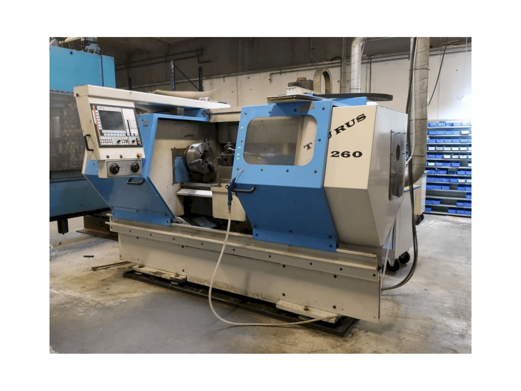 A Pinacho Taurus 260 gép elölnézete