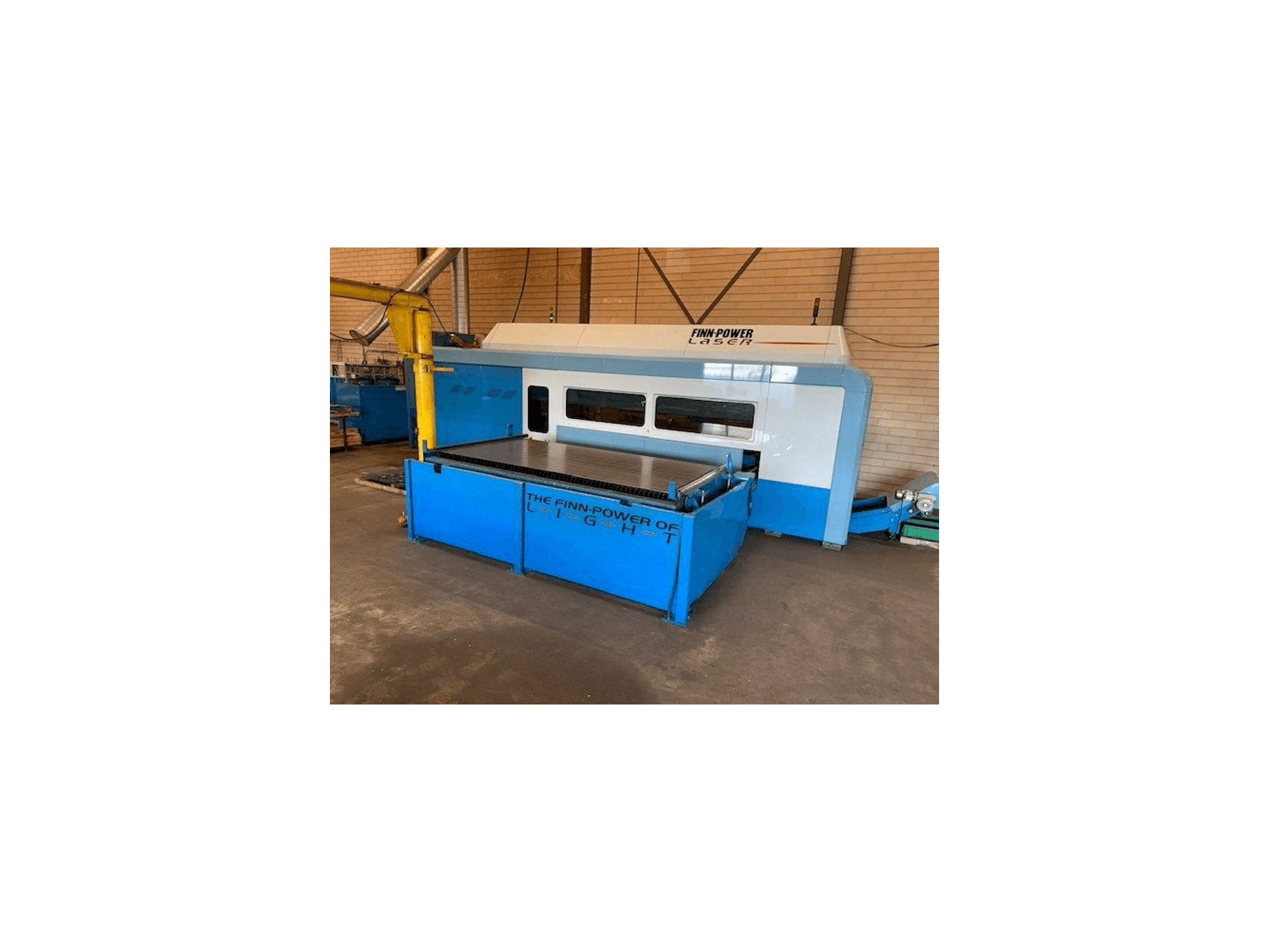 A Finn-Power FPL6-BL gép elölnézete