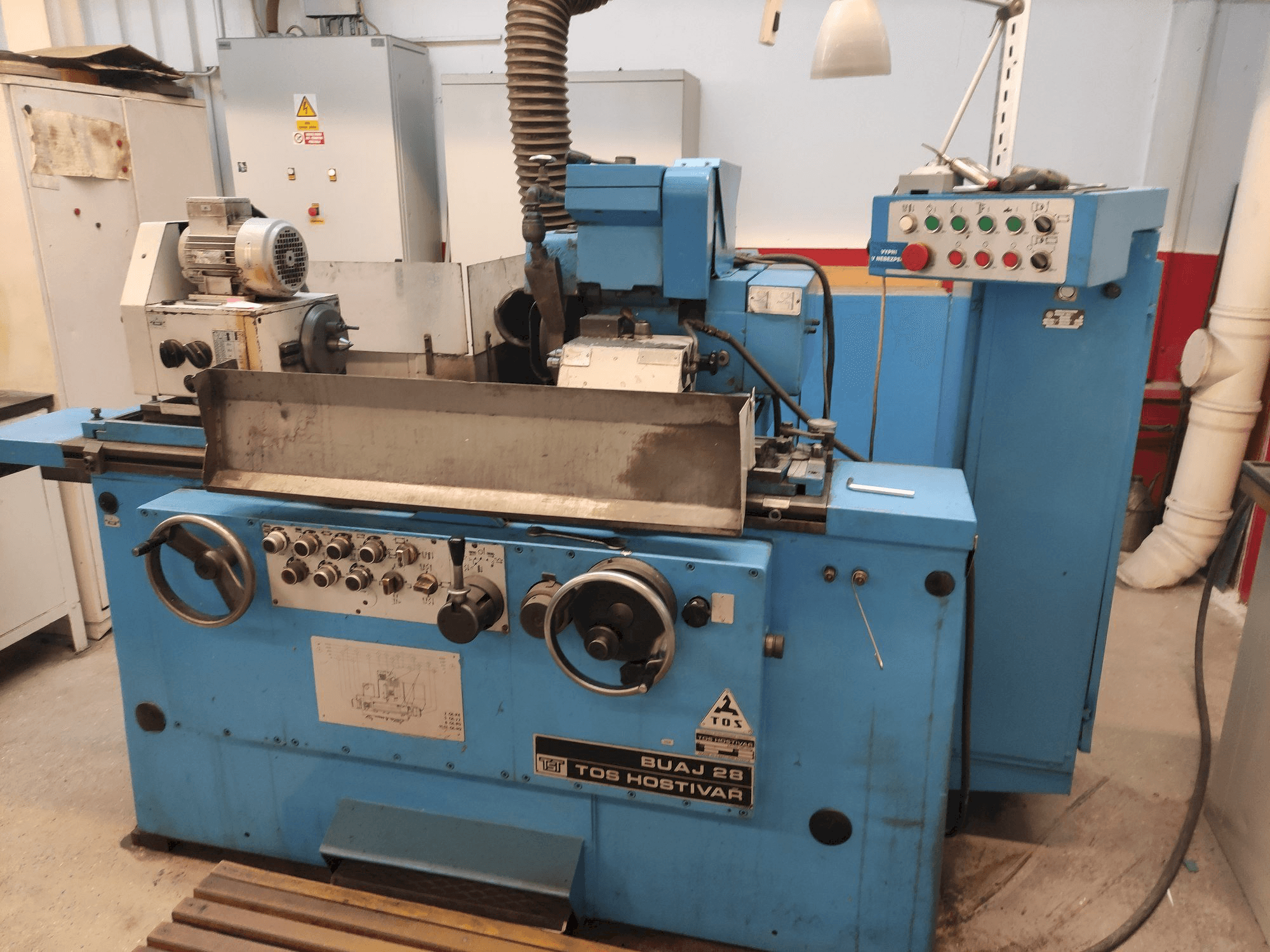 A TOS BUAJ 28 gép elölnézete