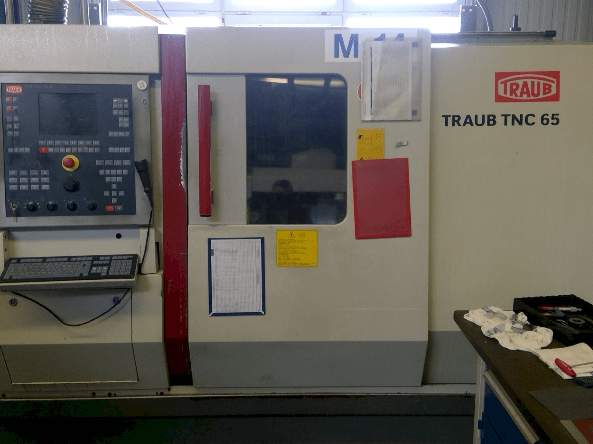 A TRAUB TNC 42/65 gép elölnézete