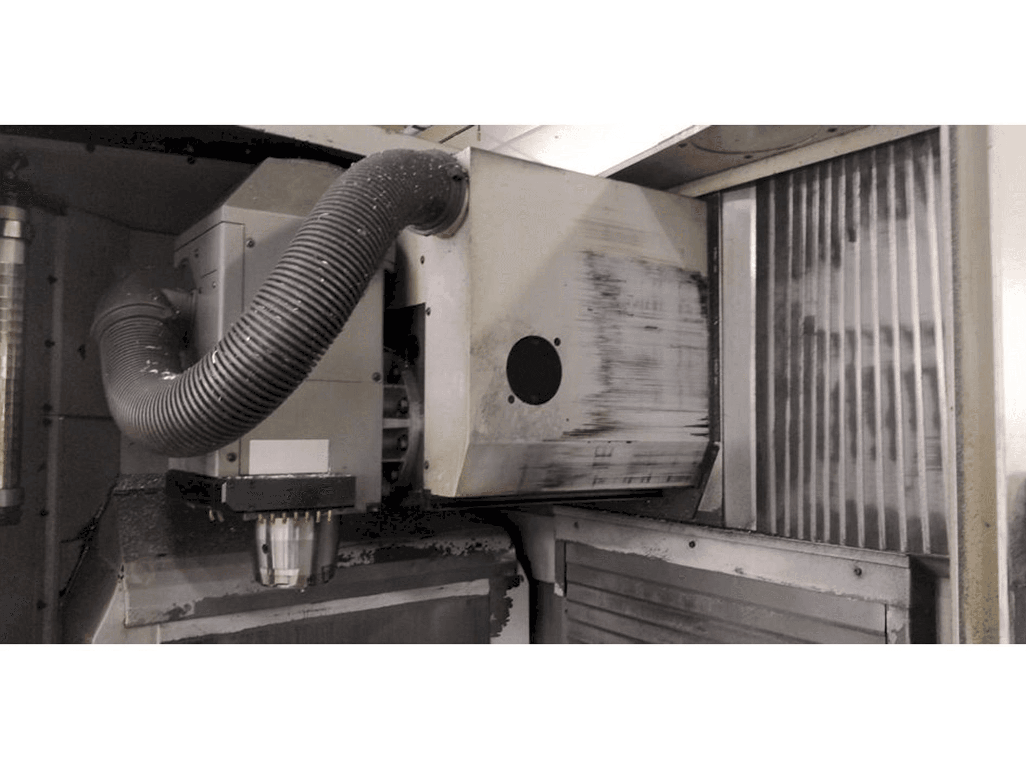 A DECKEL MAHO (DMG) Type DMU 60 T gép elölnézete