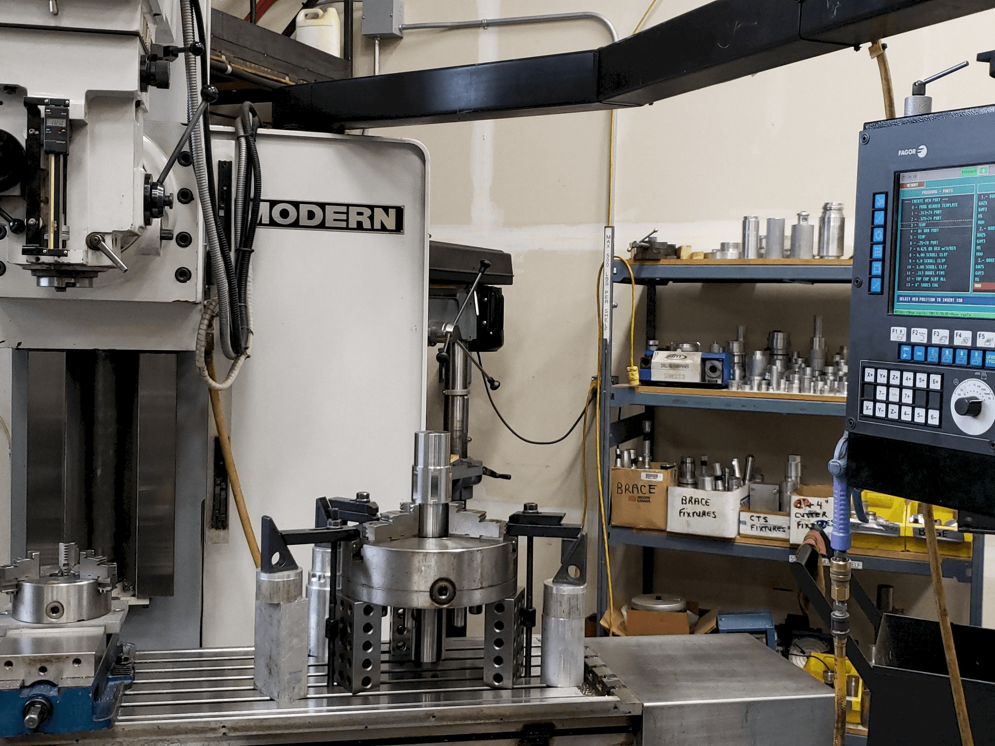 A Modern MB 20 gép elölnézete