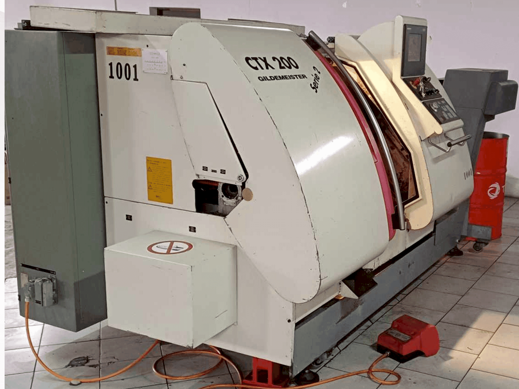 A Gildemeister CTX 200 S2 gép elölnézete