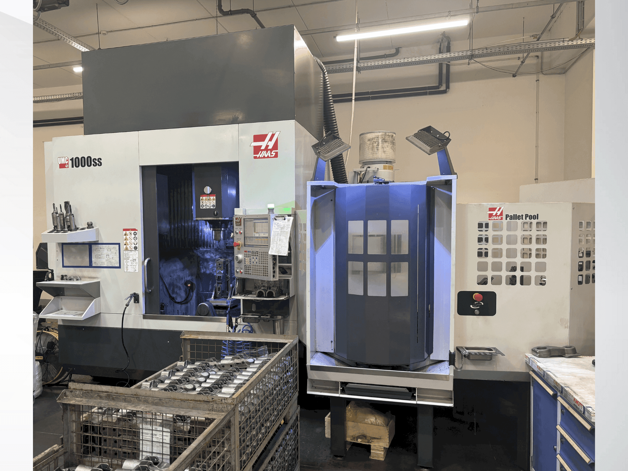 A HAAS UMC-1000SS gép elölnézete