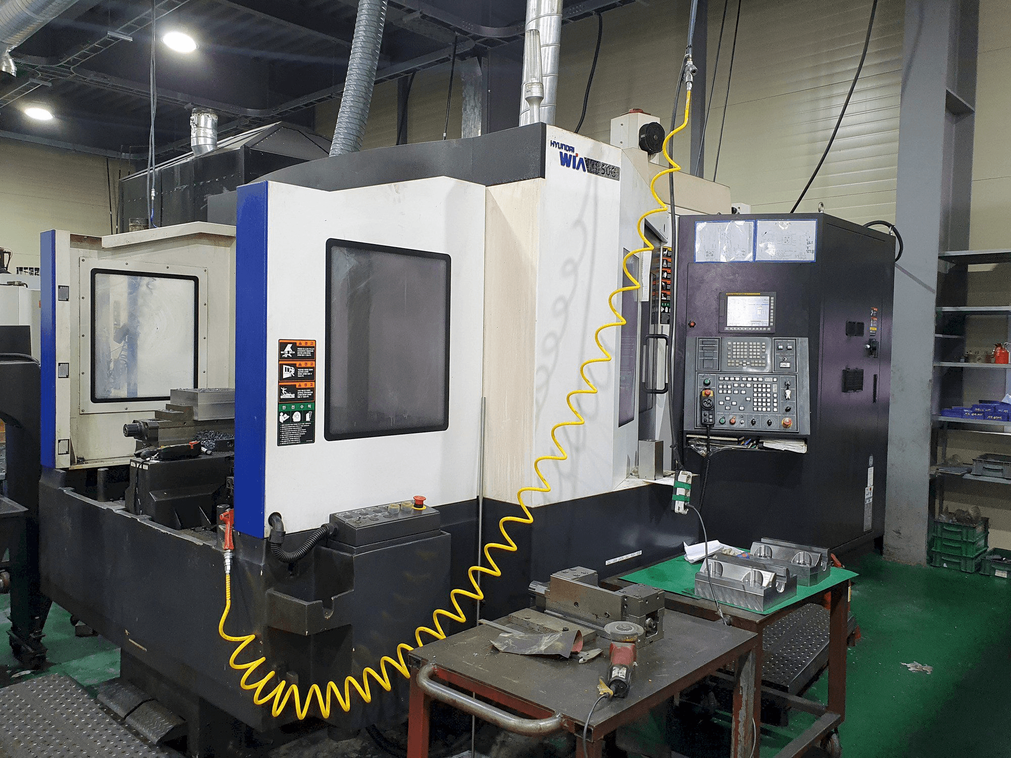 A Hyundai Wia KH50G gép elölnézete