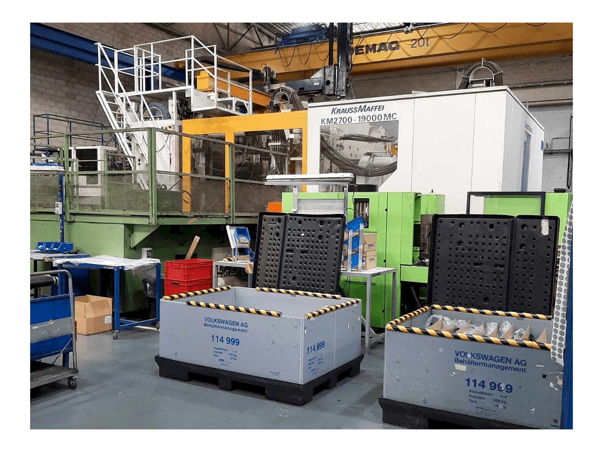 A Krauss Maffei 2700/19000 MC gép elölnézete