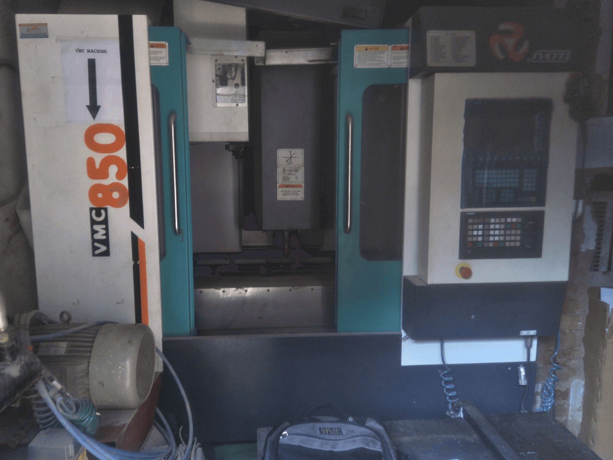 A JYOTI VMC 850 gép elölnézete