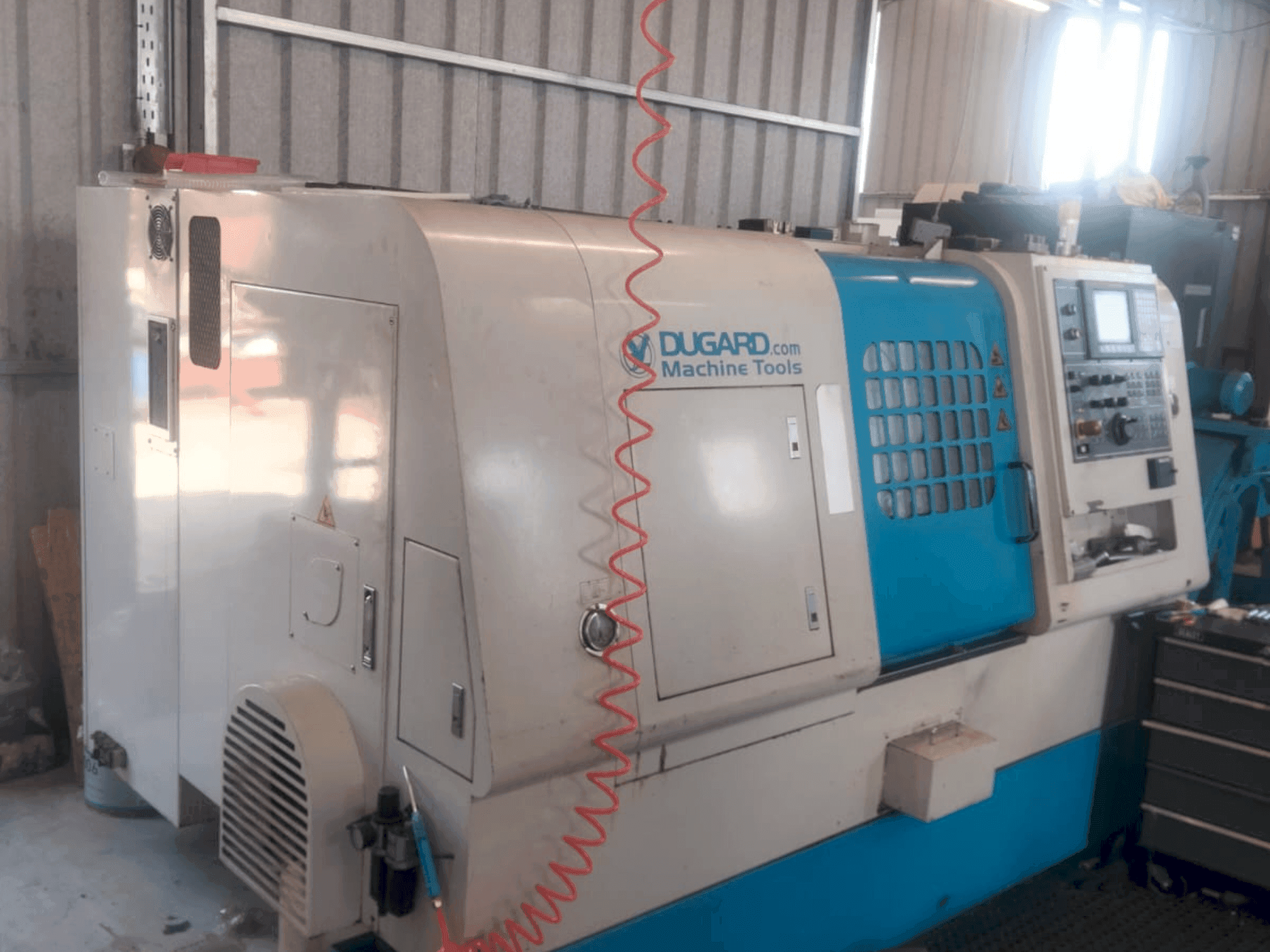 A Dugard Eagle 200 gép elölnézete