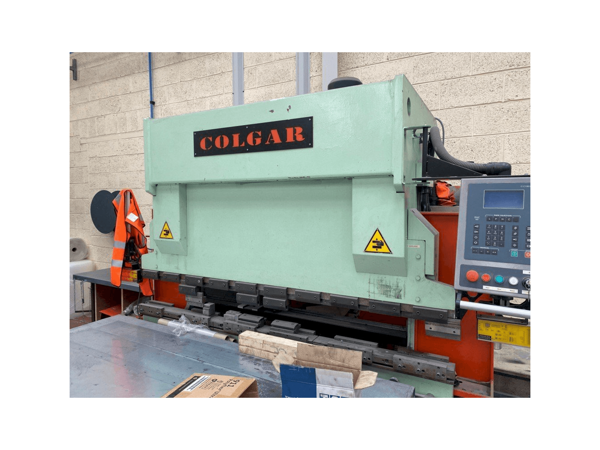 A Colgar PI 316/21 gép elölnézete