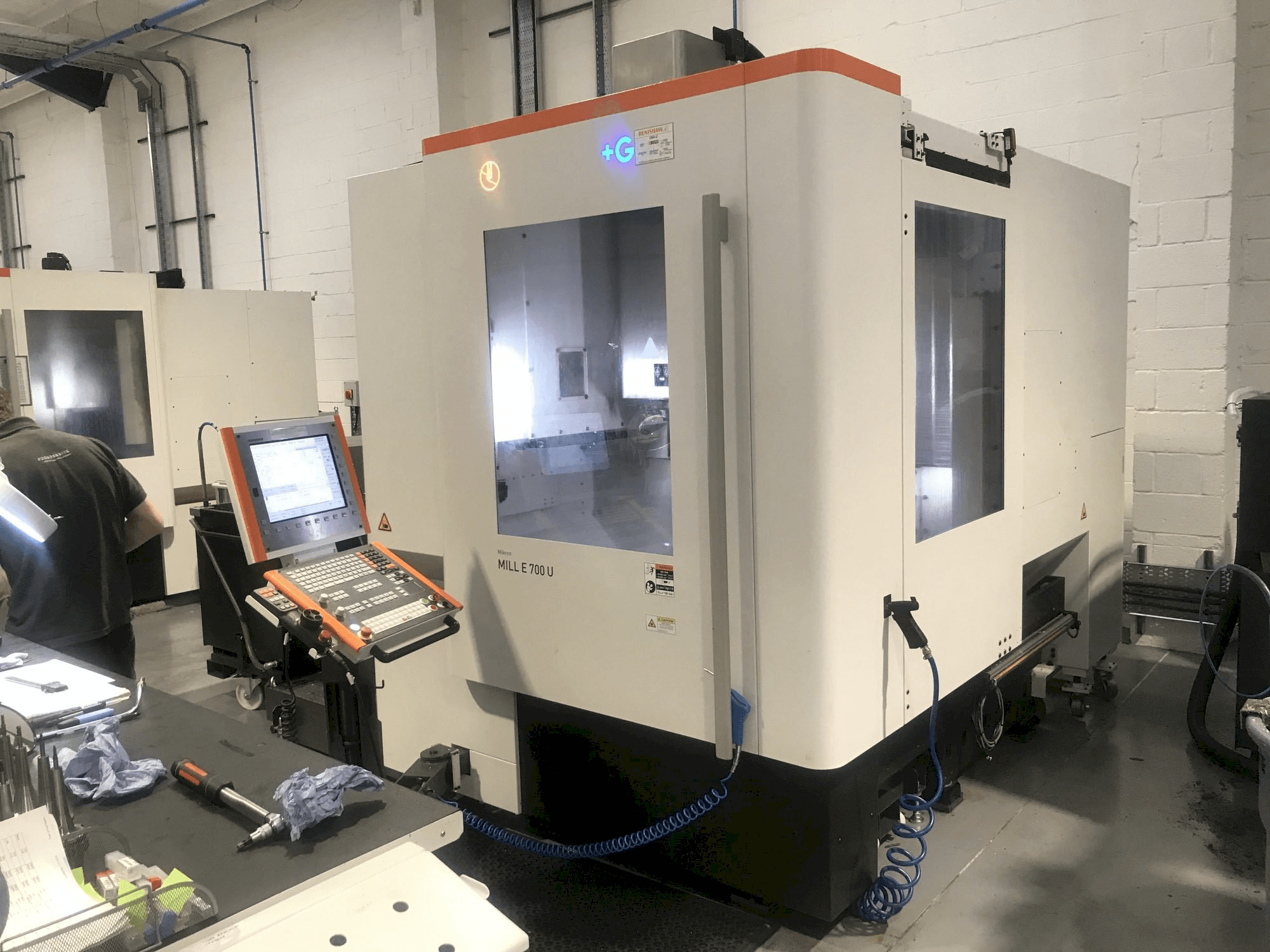 A MIKRON Mill E 700 U gép elölnézete