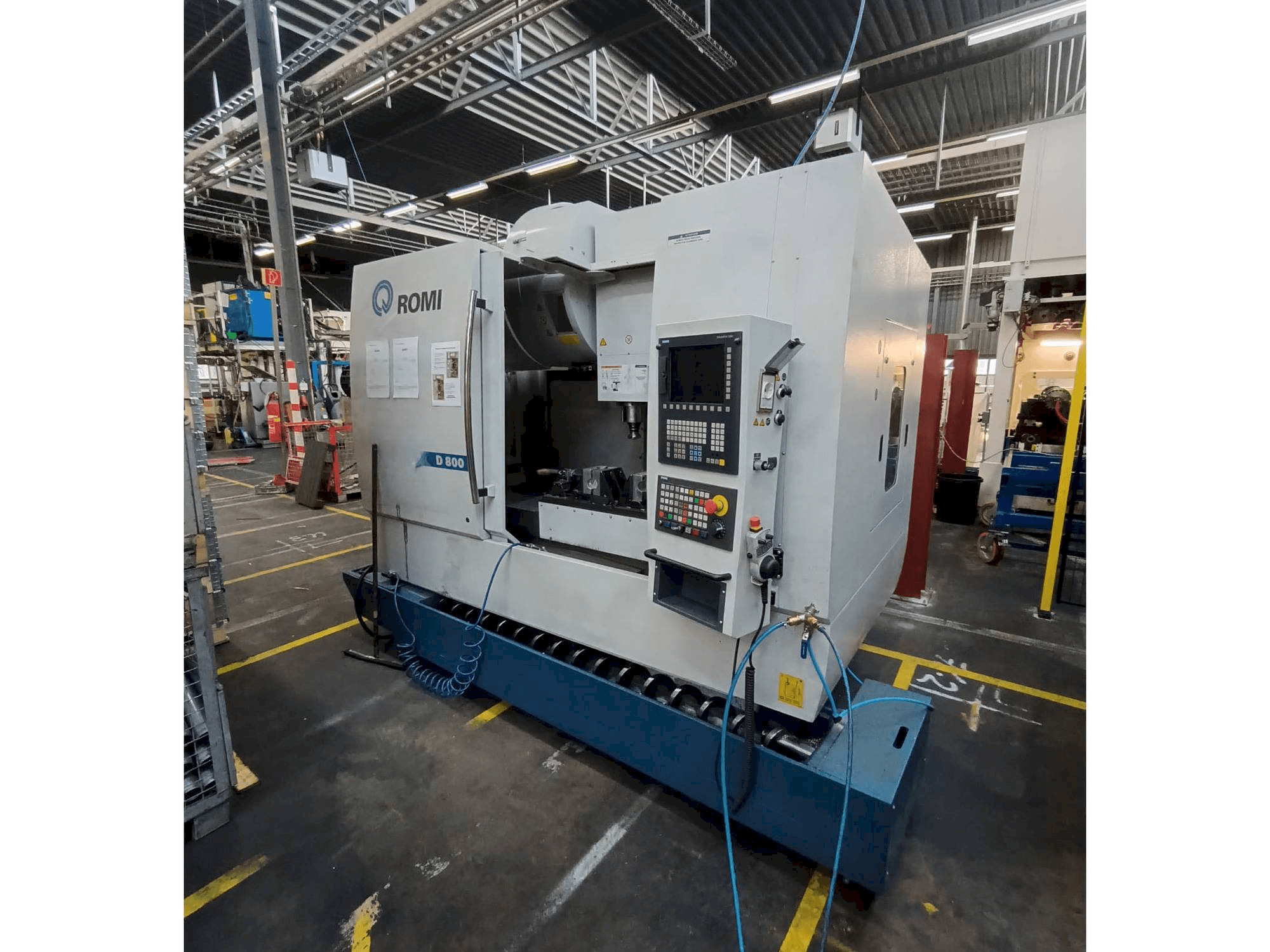 A Romi D800 gép elölnézete