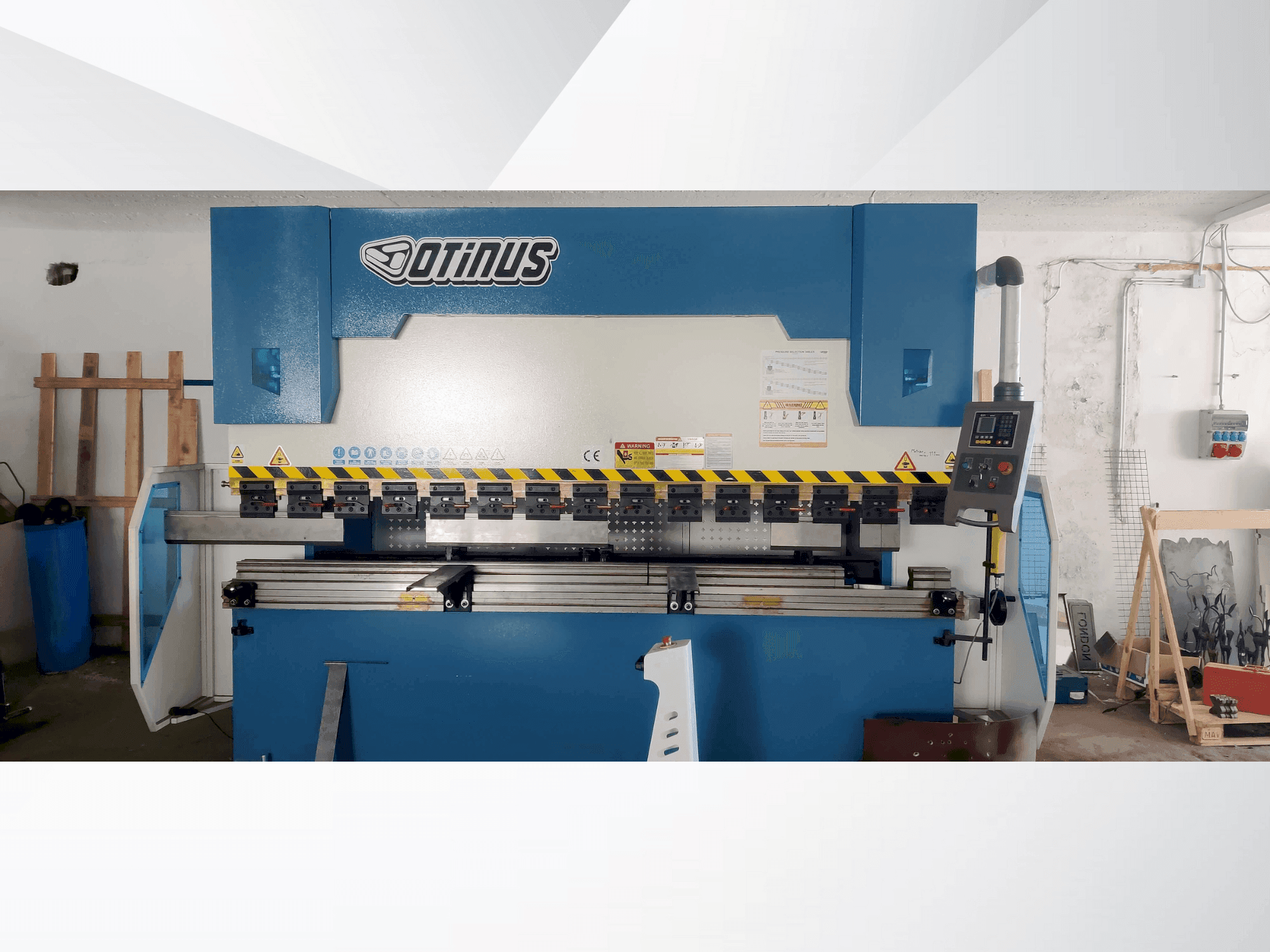 A OTINUS 2312N gép elölnézete