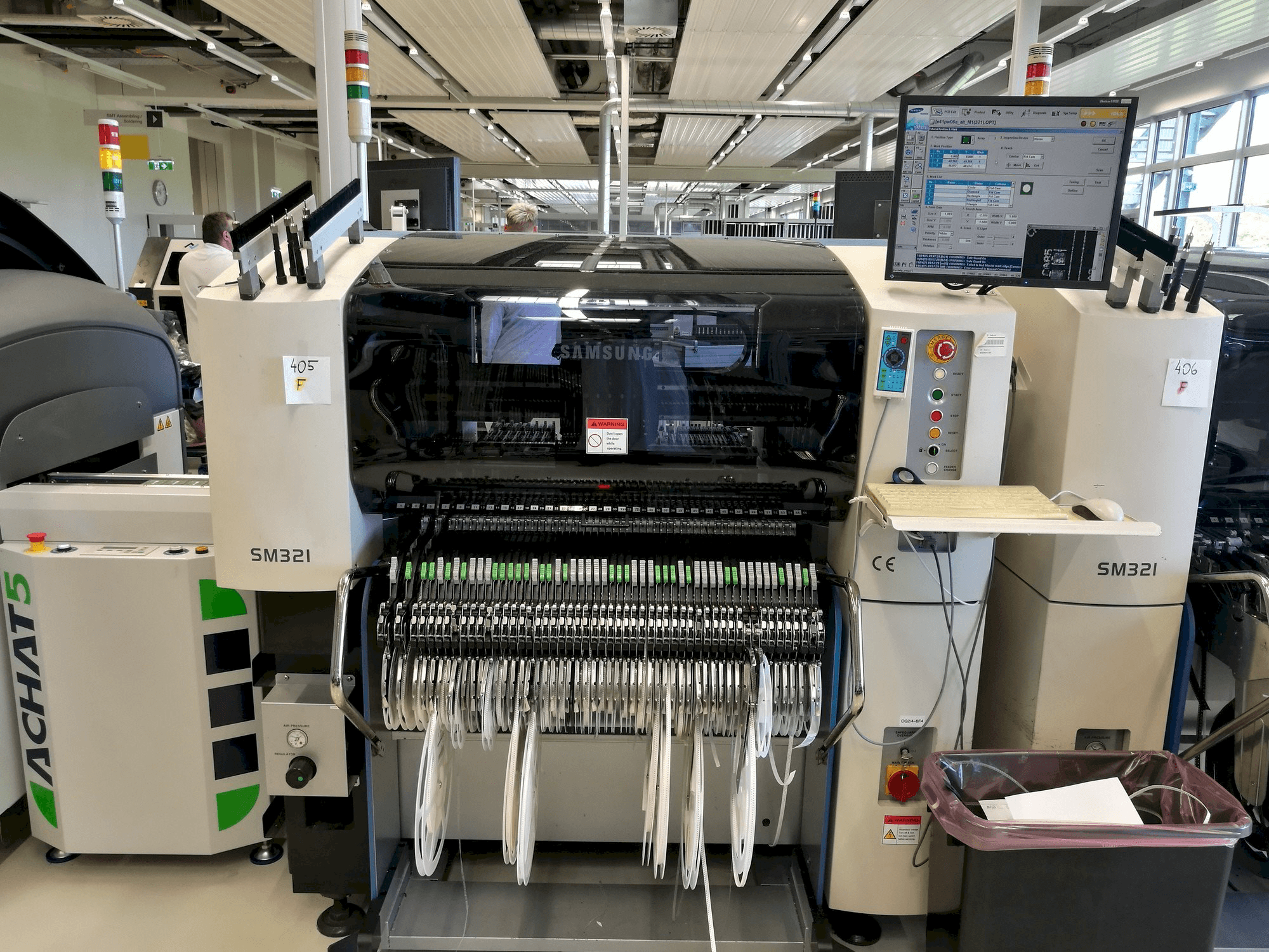 A Samsung SM 321 gép elölnézete