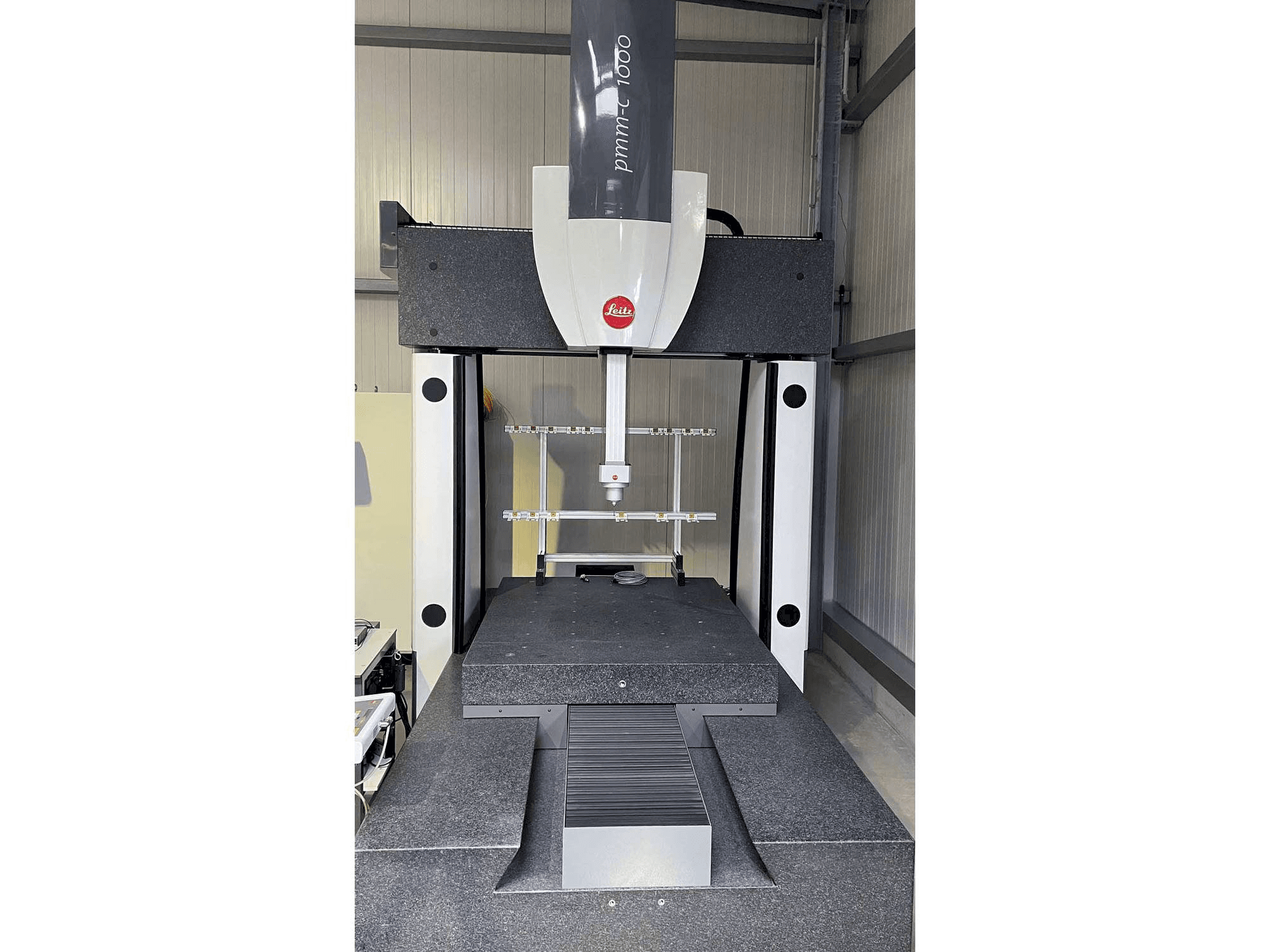 A Hexagon PMM-C 1000 gép elölnézete