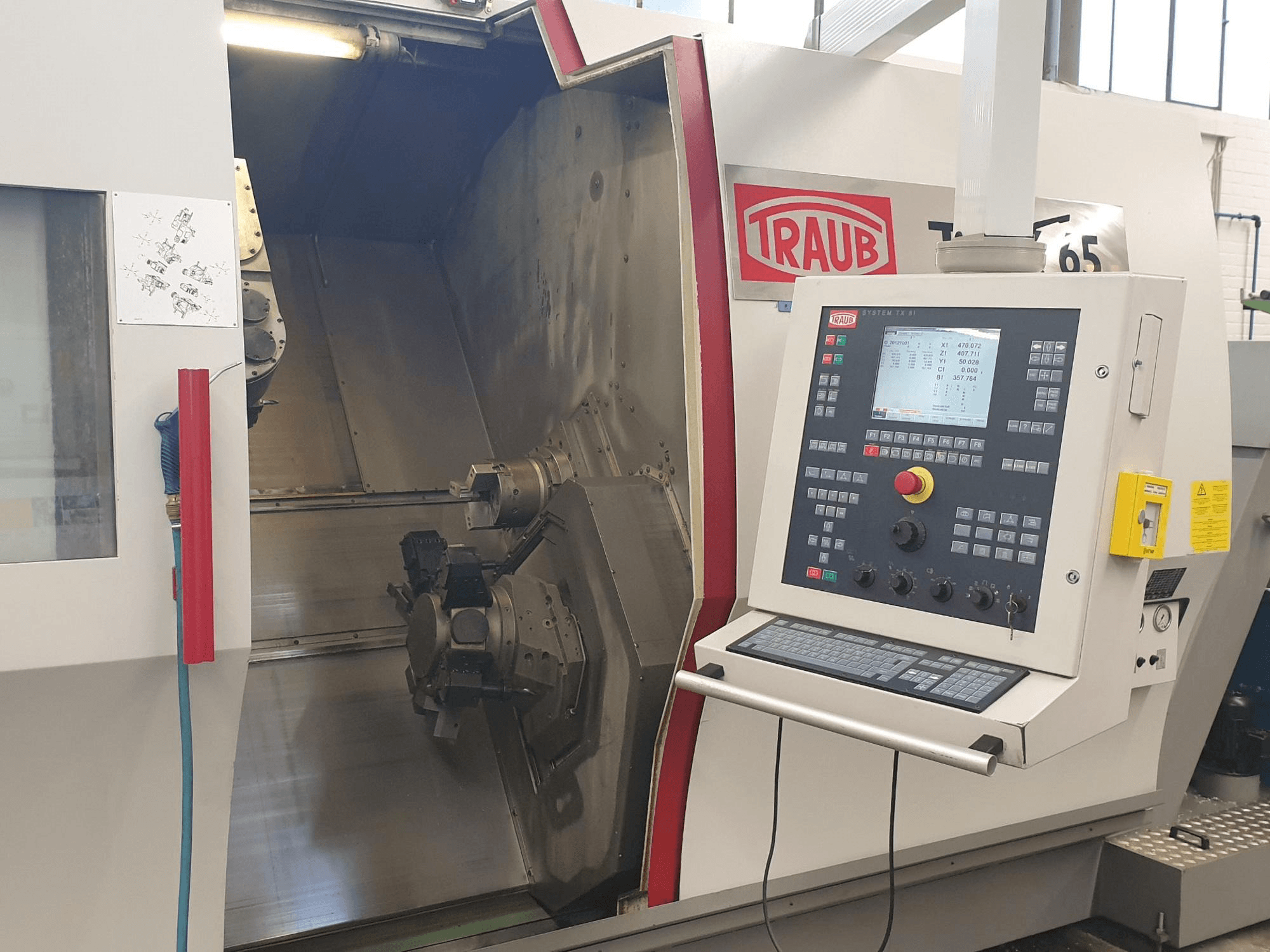 A TRAUB TNX 65 gép elölnézete