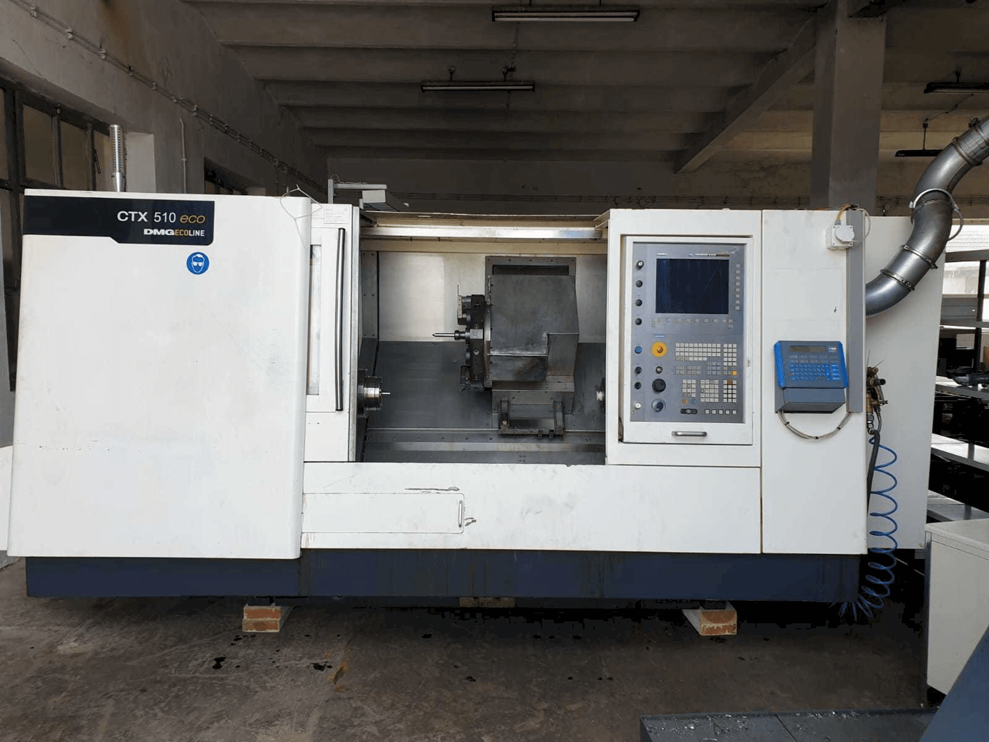 A DMG MORI CTX510 eco V3 gép elölnézete