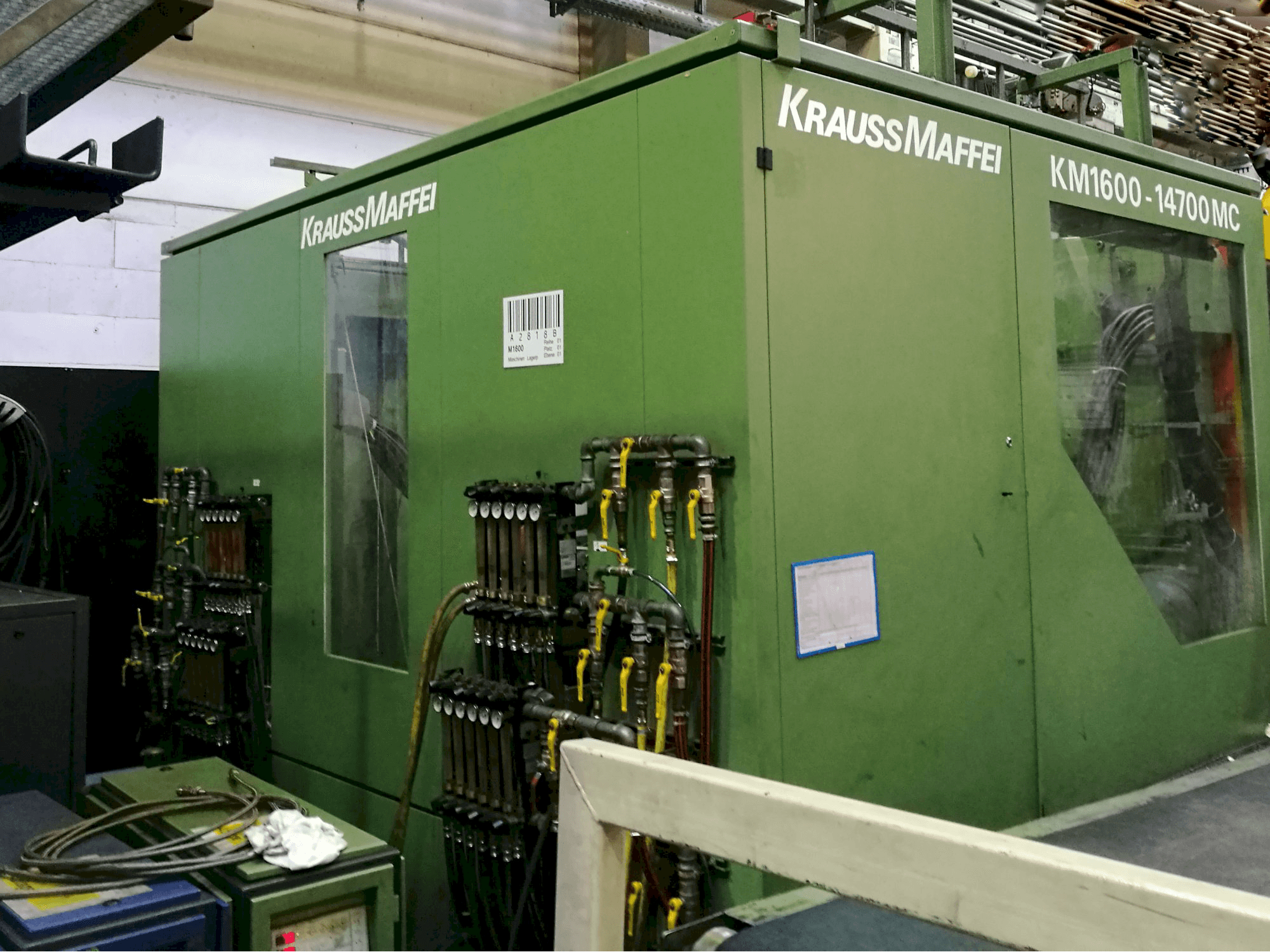 A Krauss Maffei KM 1600-14700 MC gép bal oldali nézete