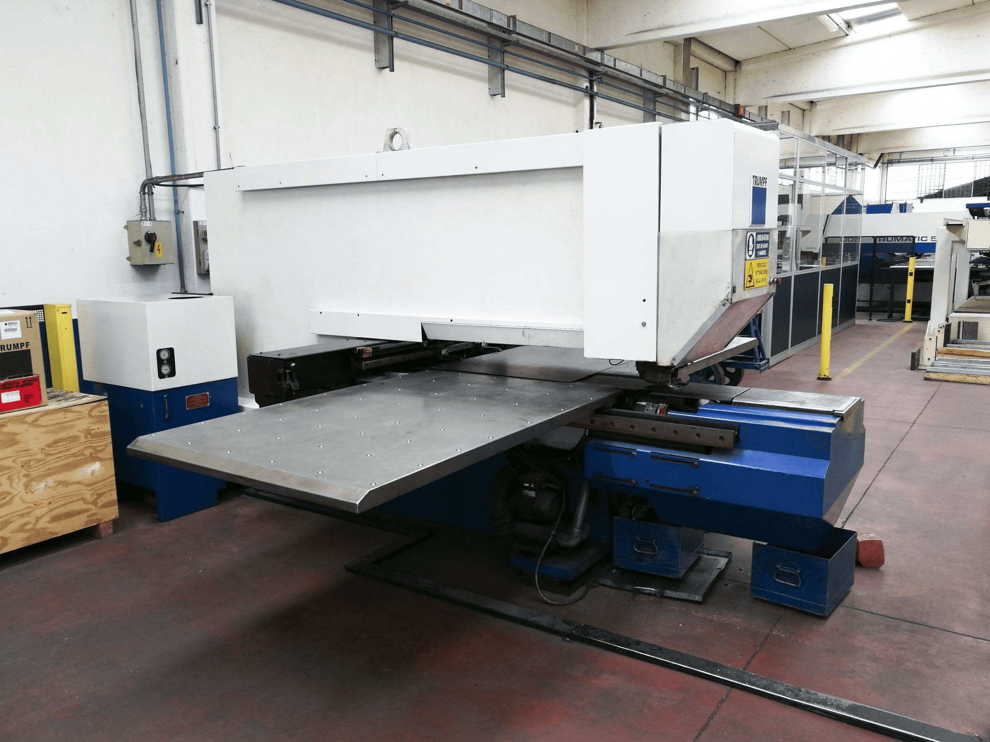 A Trumpf Trumatic 240 gép bal oldali nézete