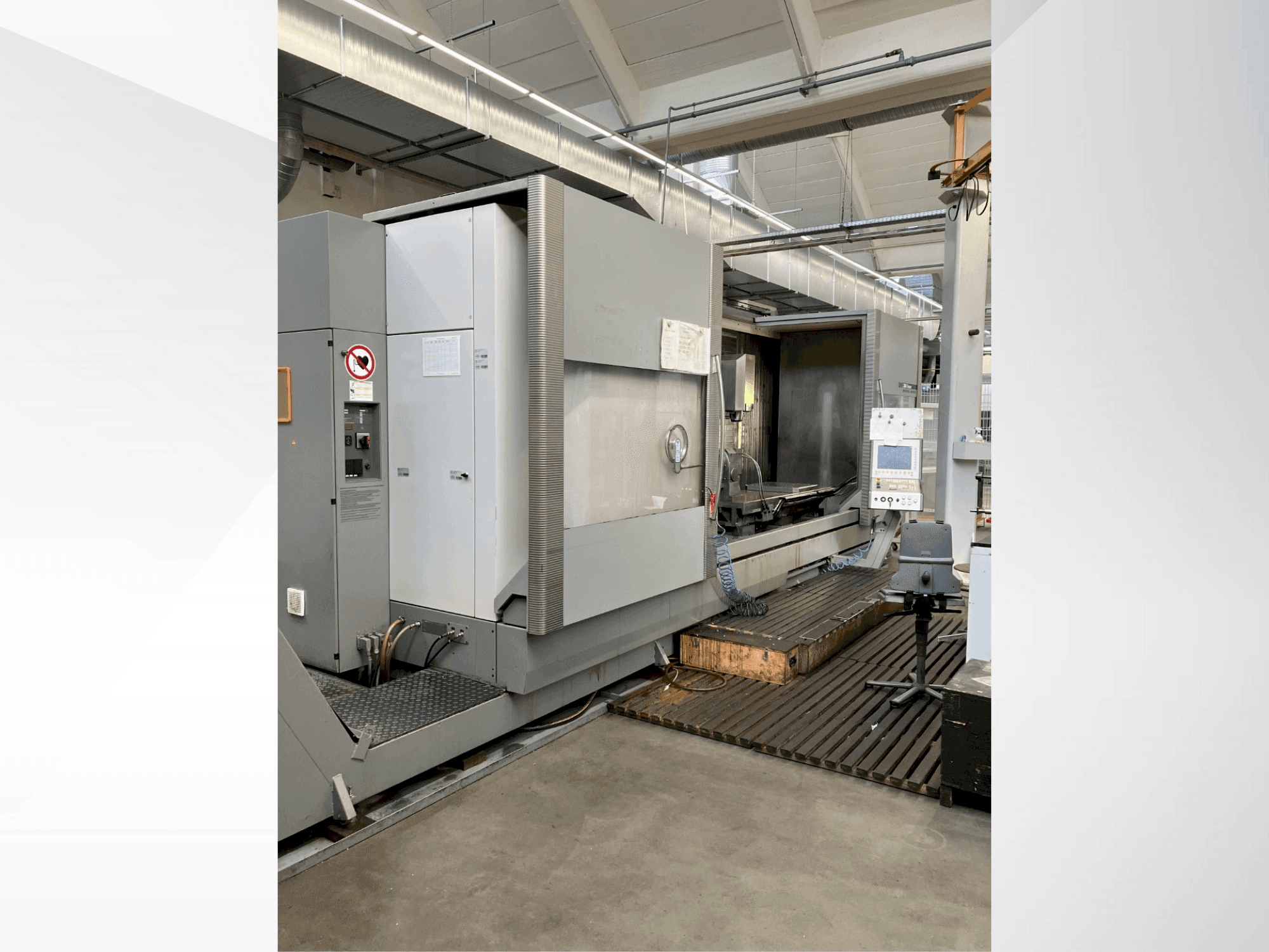 A DECKEL DMF 360 linear gép elölnézete