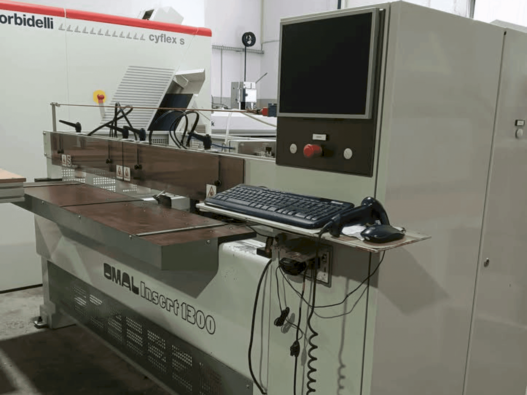 A OMAL Insert 1300 gép elölnézete