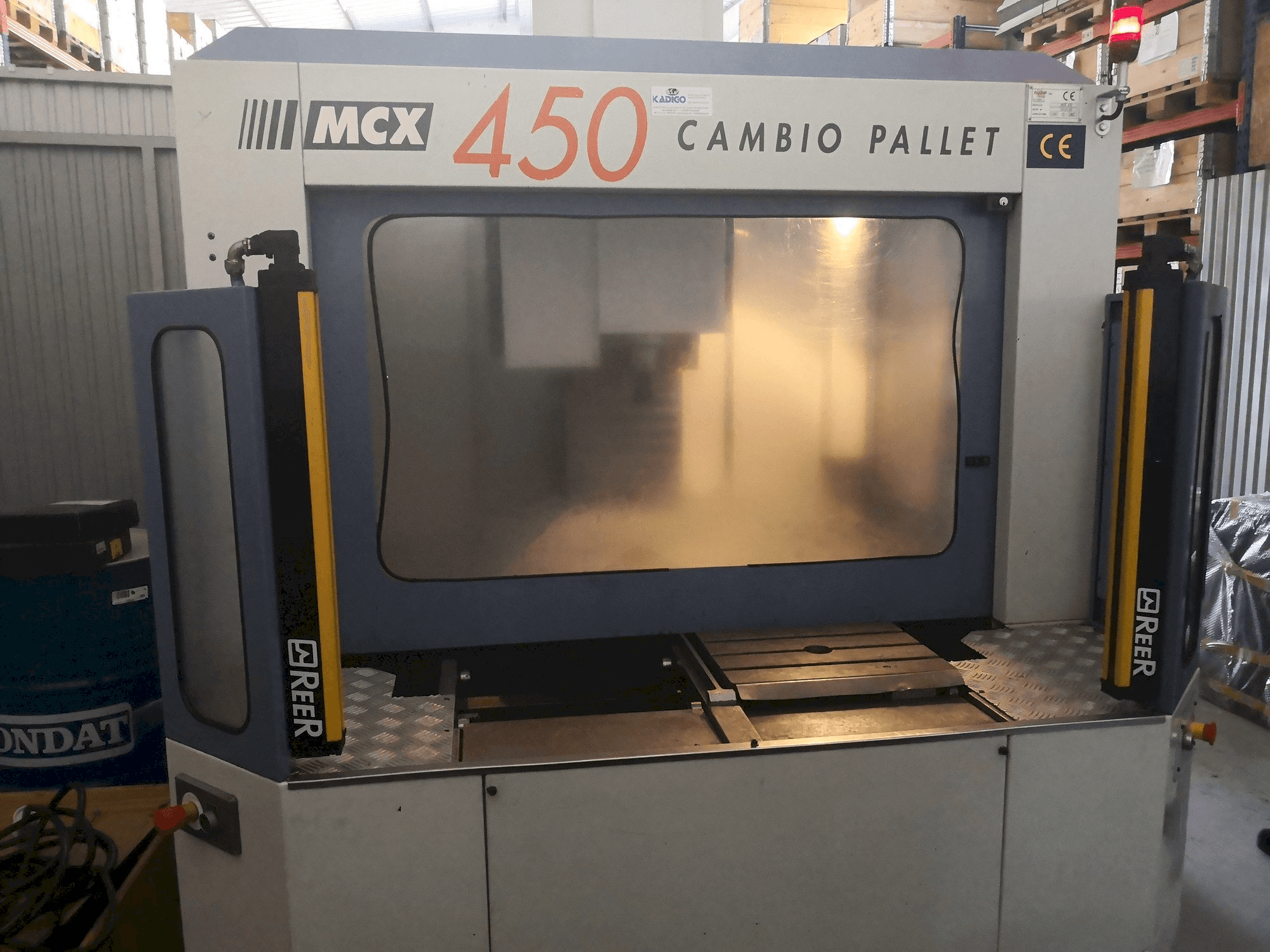 A FAMUP MCX 450 gép elölnézete
