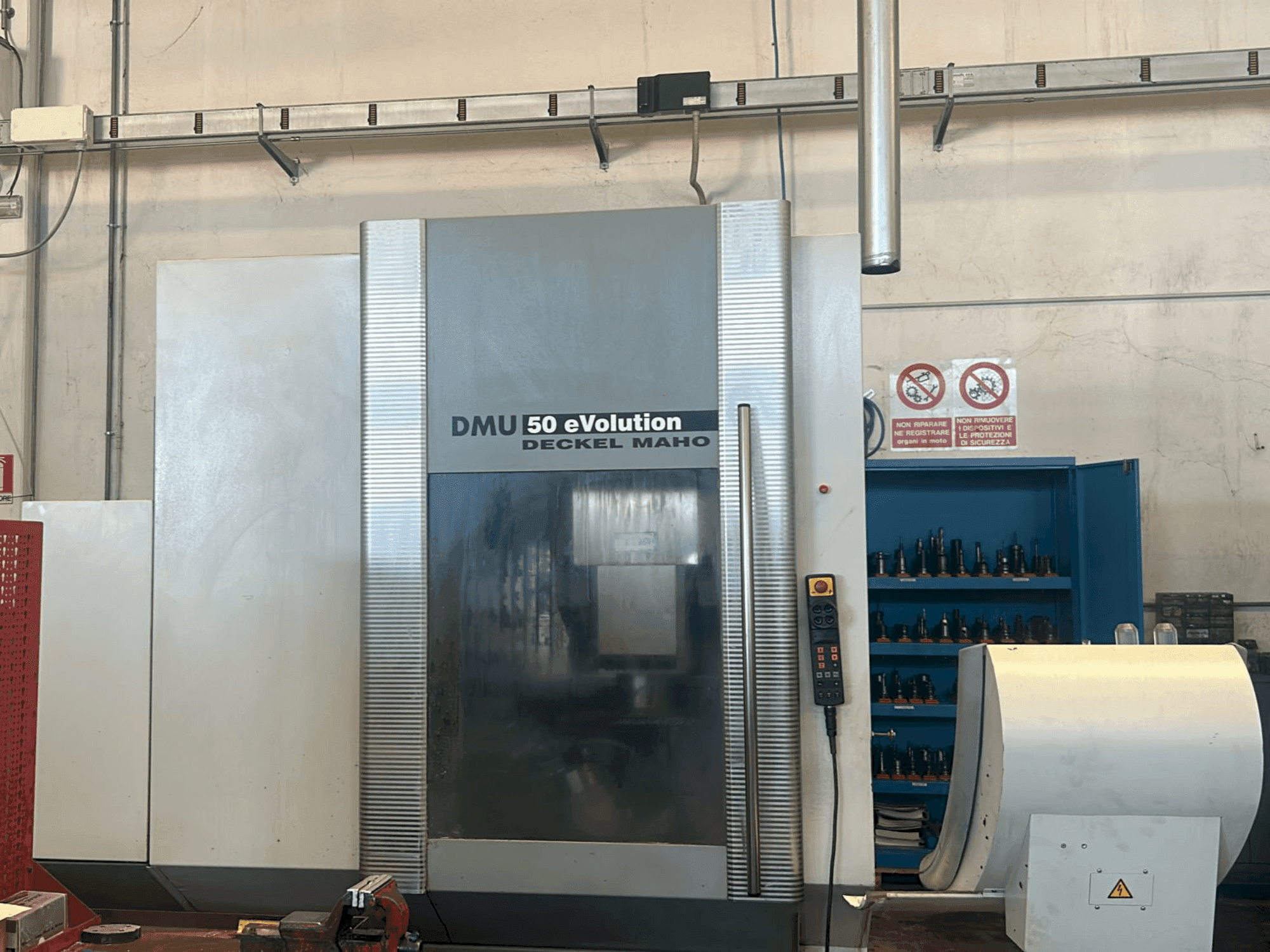 A DECKEL MAHO DMU 50 Evolution gép elölnézete