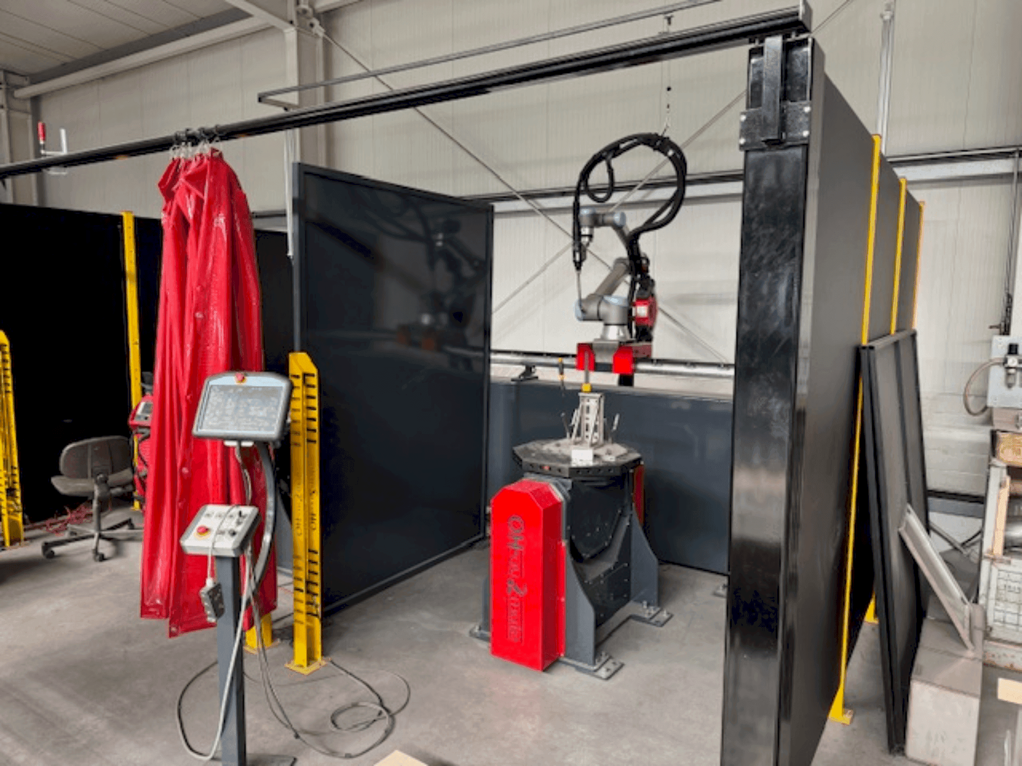 A FRONIUS UR10 Roboter e-Series gép elölnézete