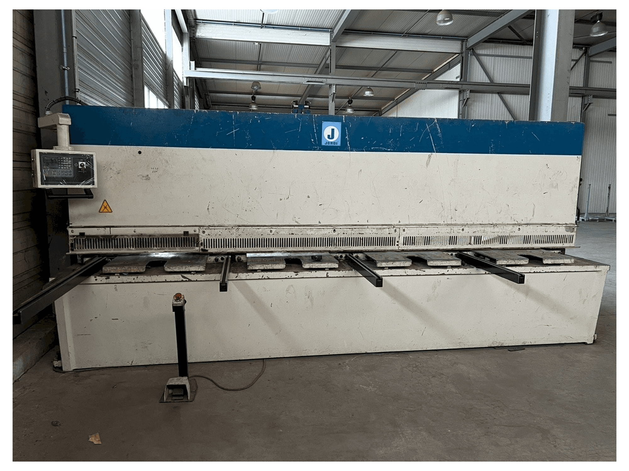 A JORDI CH 413 gép elölnézete