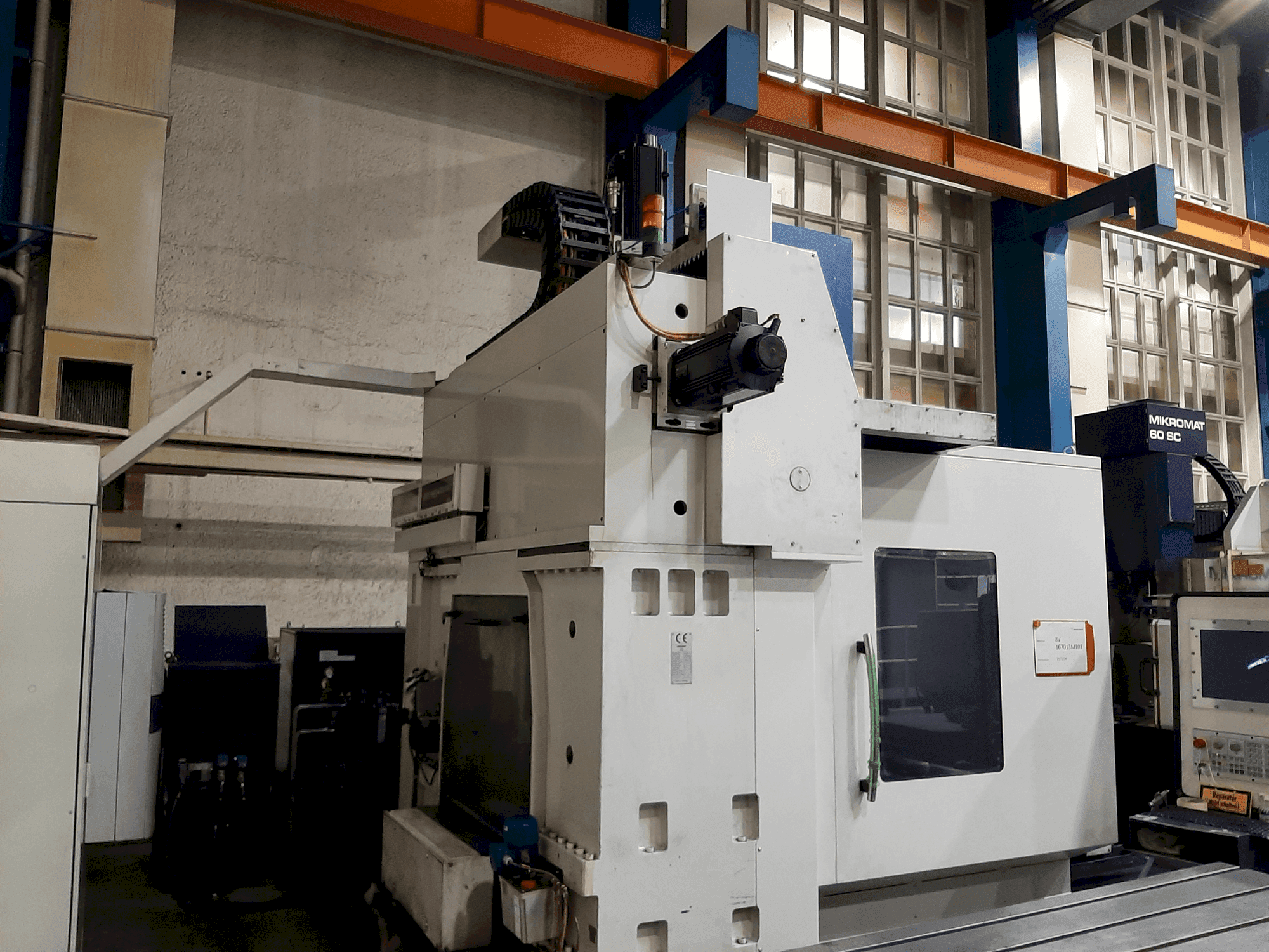 A MIKROMAT 8V gép elölnézete