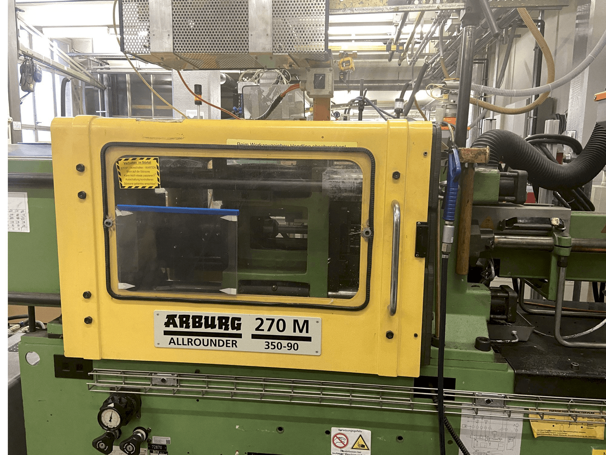A Arburg ALLROUNDER 270 M 350 - 90 gép elölnézete