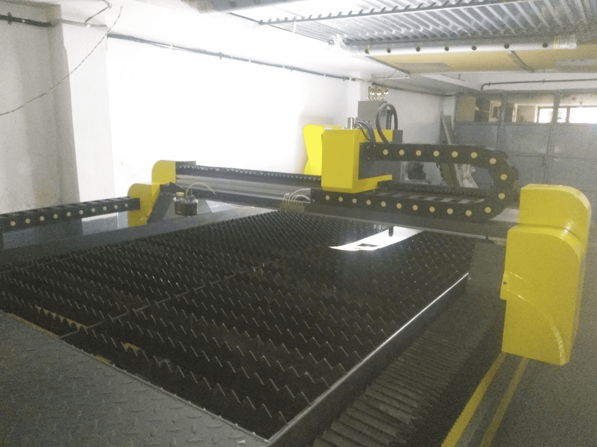 A Hypertherm INTECUT-HT gép jobb nézete