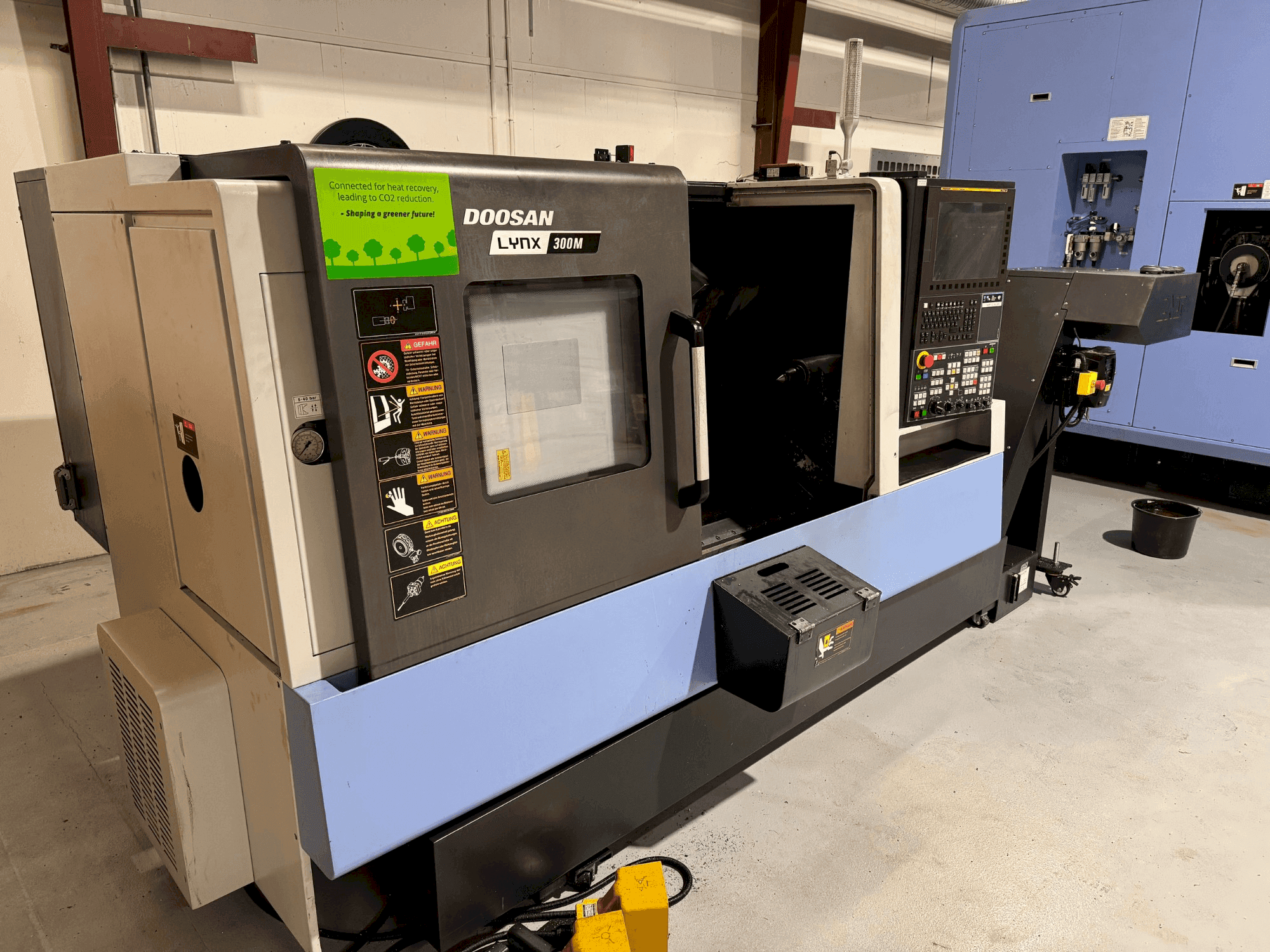 A DOOSAN LYNX 300M gép elölnézete