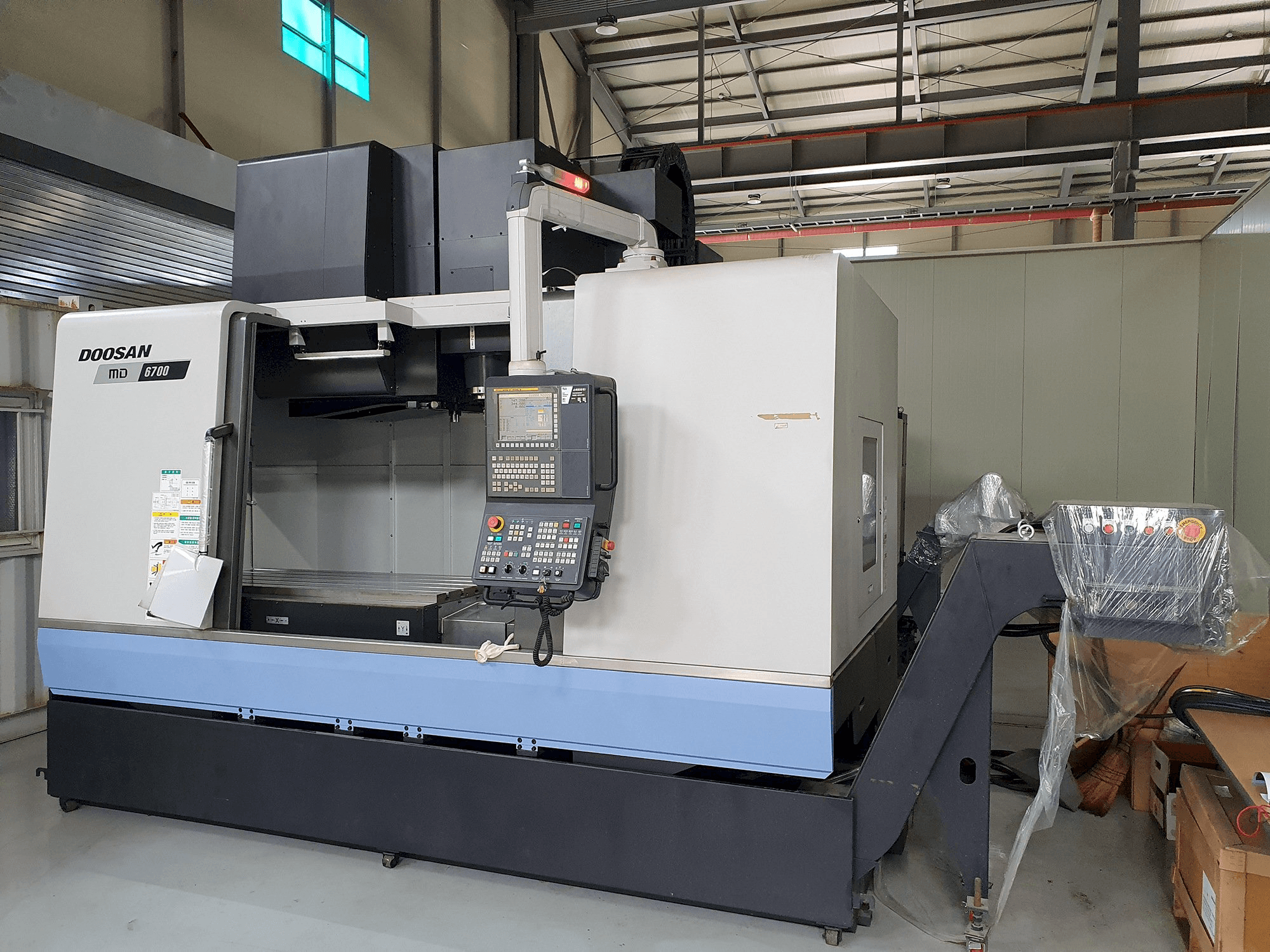 A Doosan MD6700 gép elölnézete