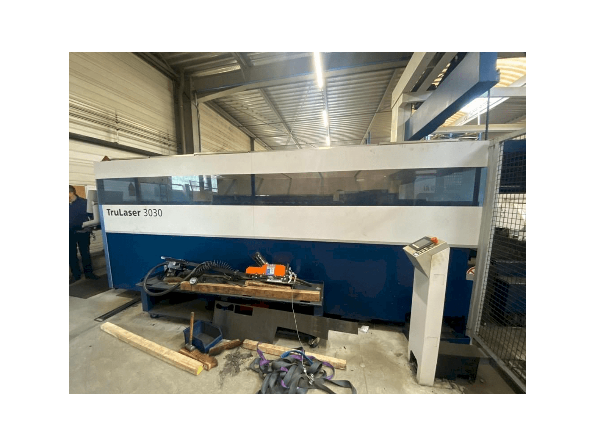 A Trumpf Trulaser 3030 L20 gép elölnézete
