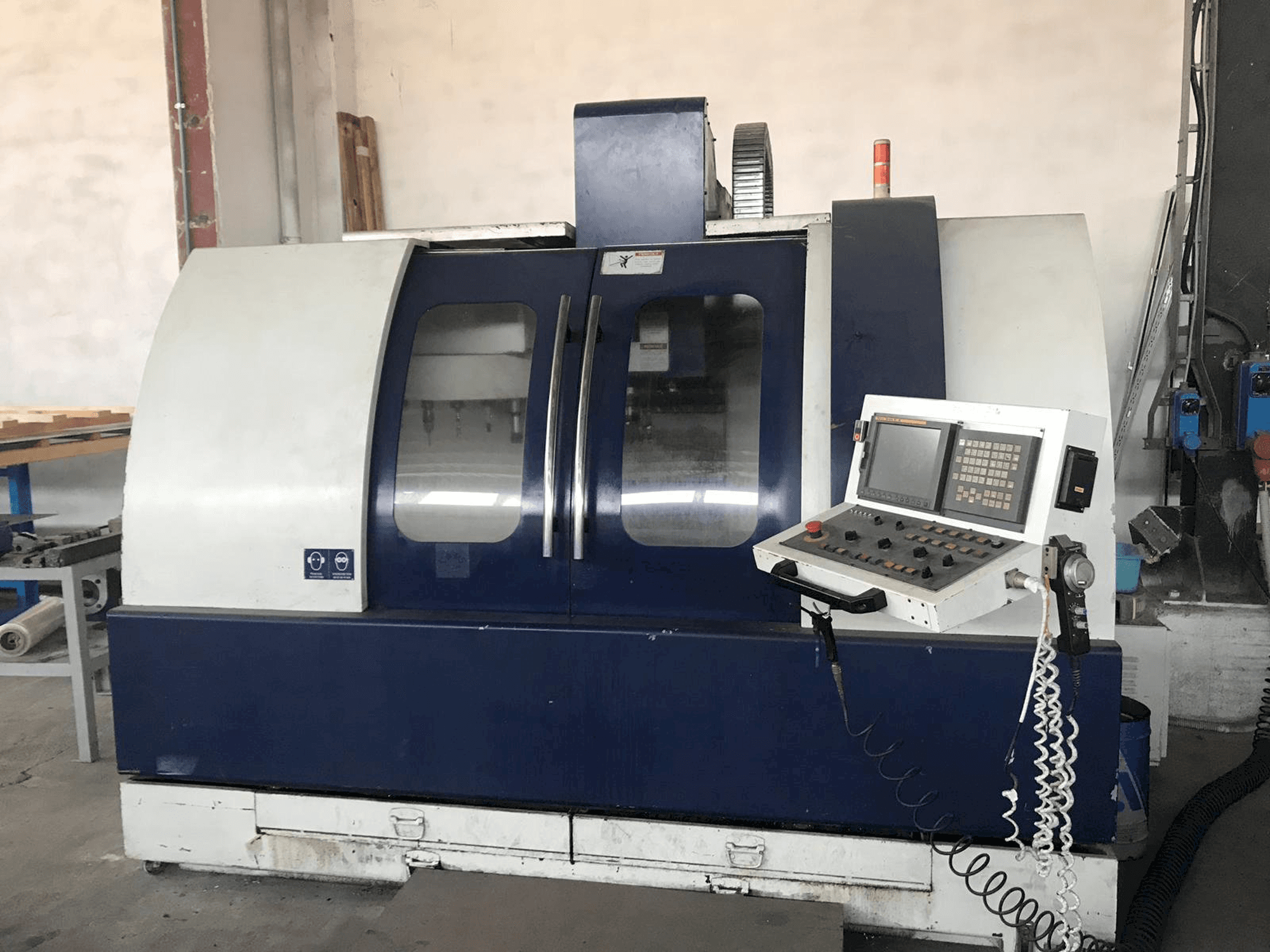 A Euma Spinner CAMS 200 gép elölnézete