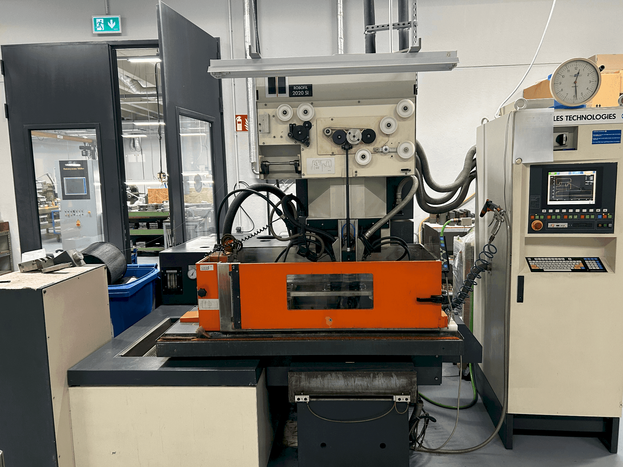 A CHARMILLES ROBOFIL 2020 SI gép elölnézete