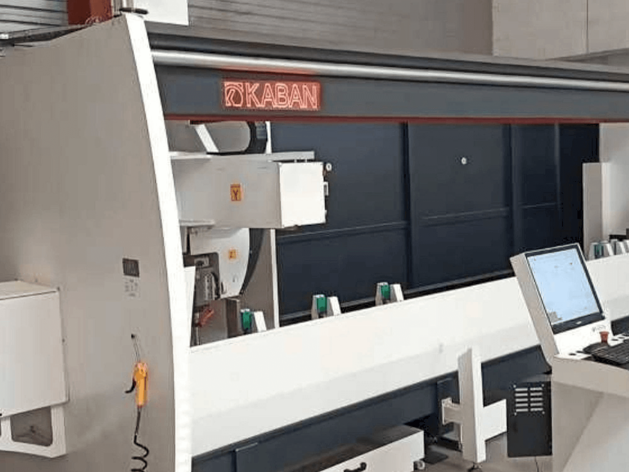 A KABAN ZC4035 gép elölnézete
