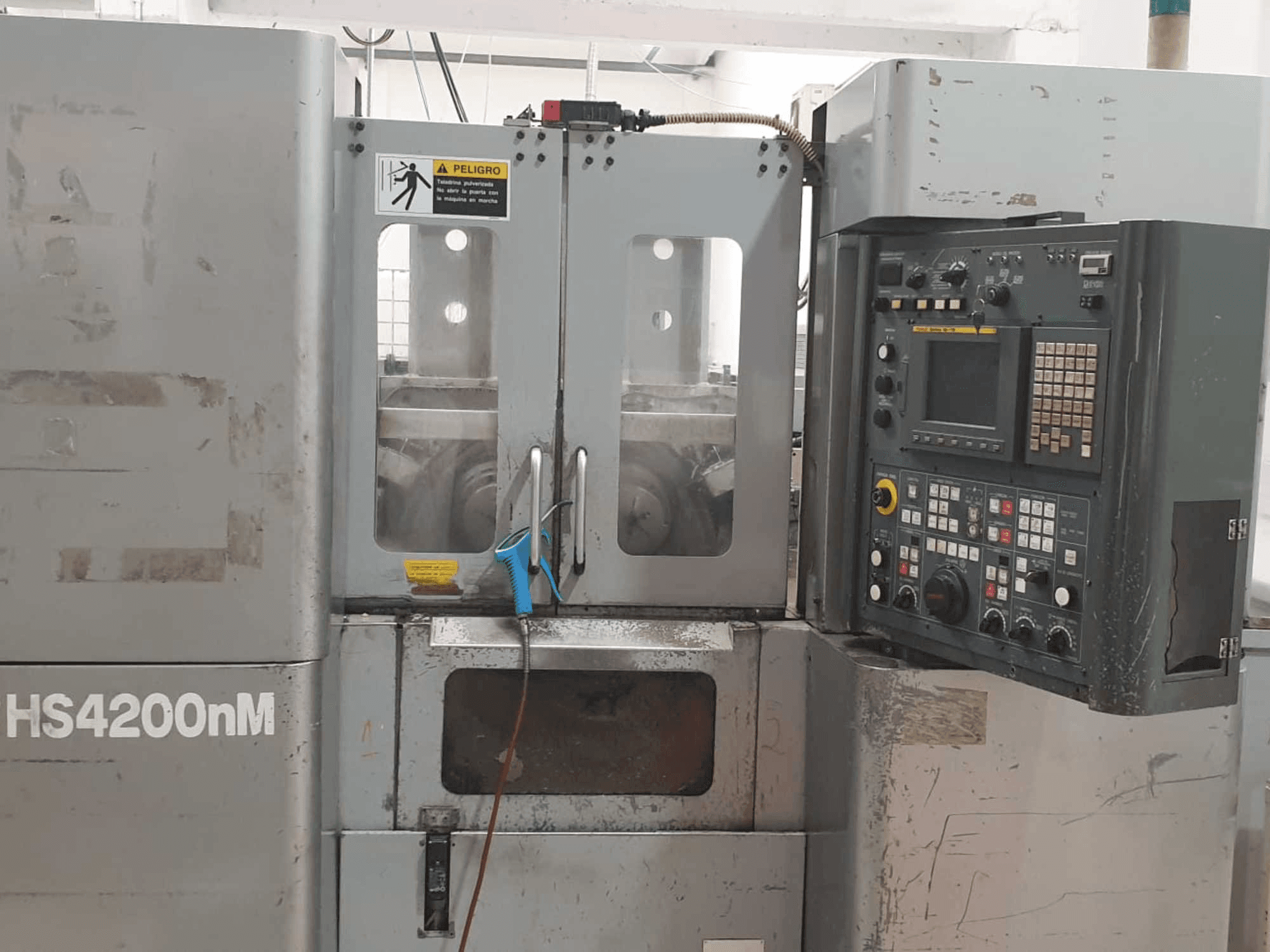 A KITAKO HS4200NM gép elölnézete