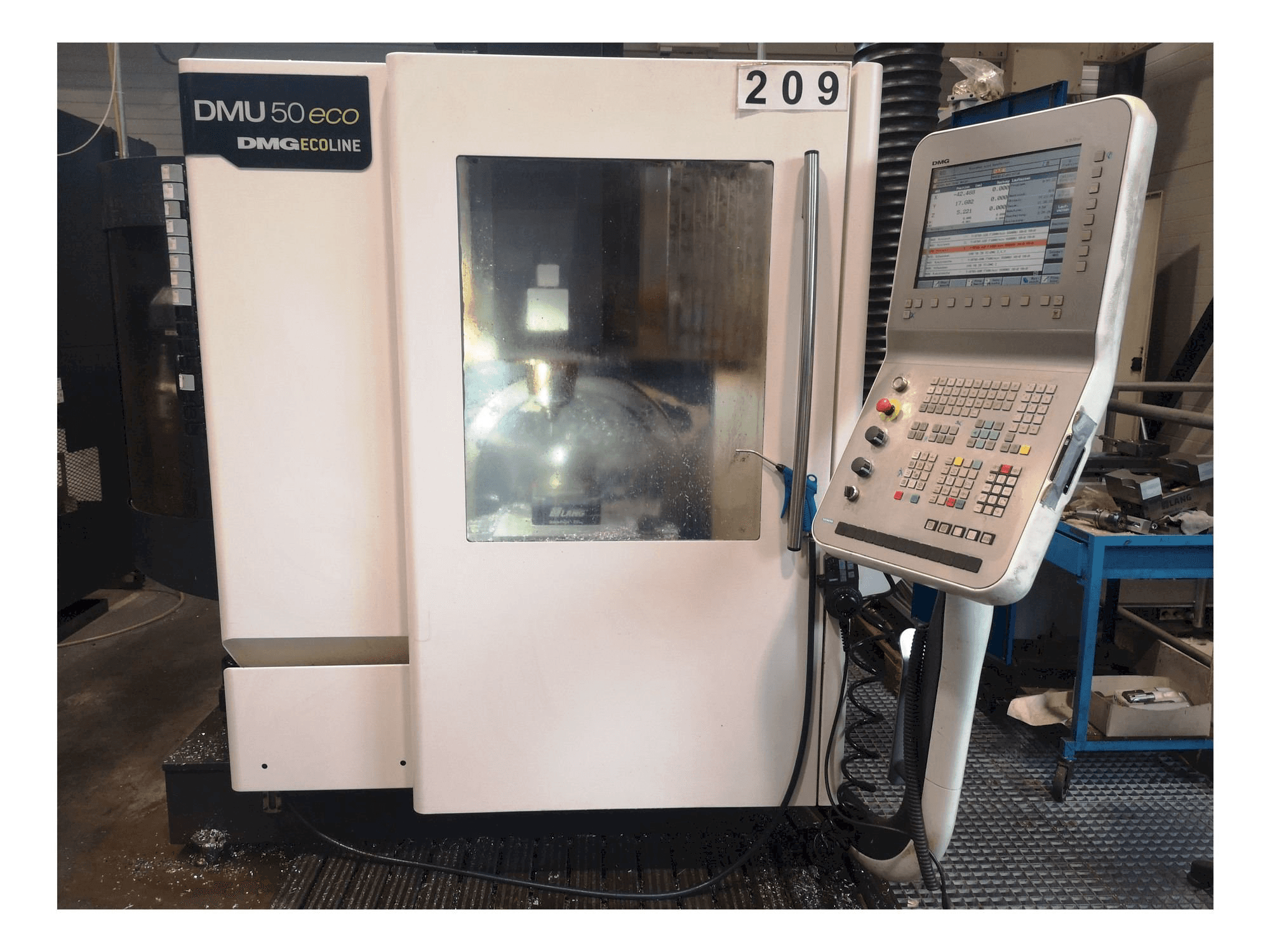 A DMG GILDEMEISTER DMU 50 ecoline gép elölnézete