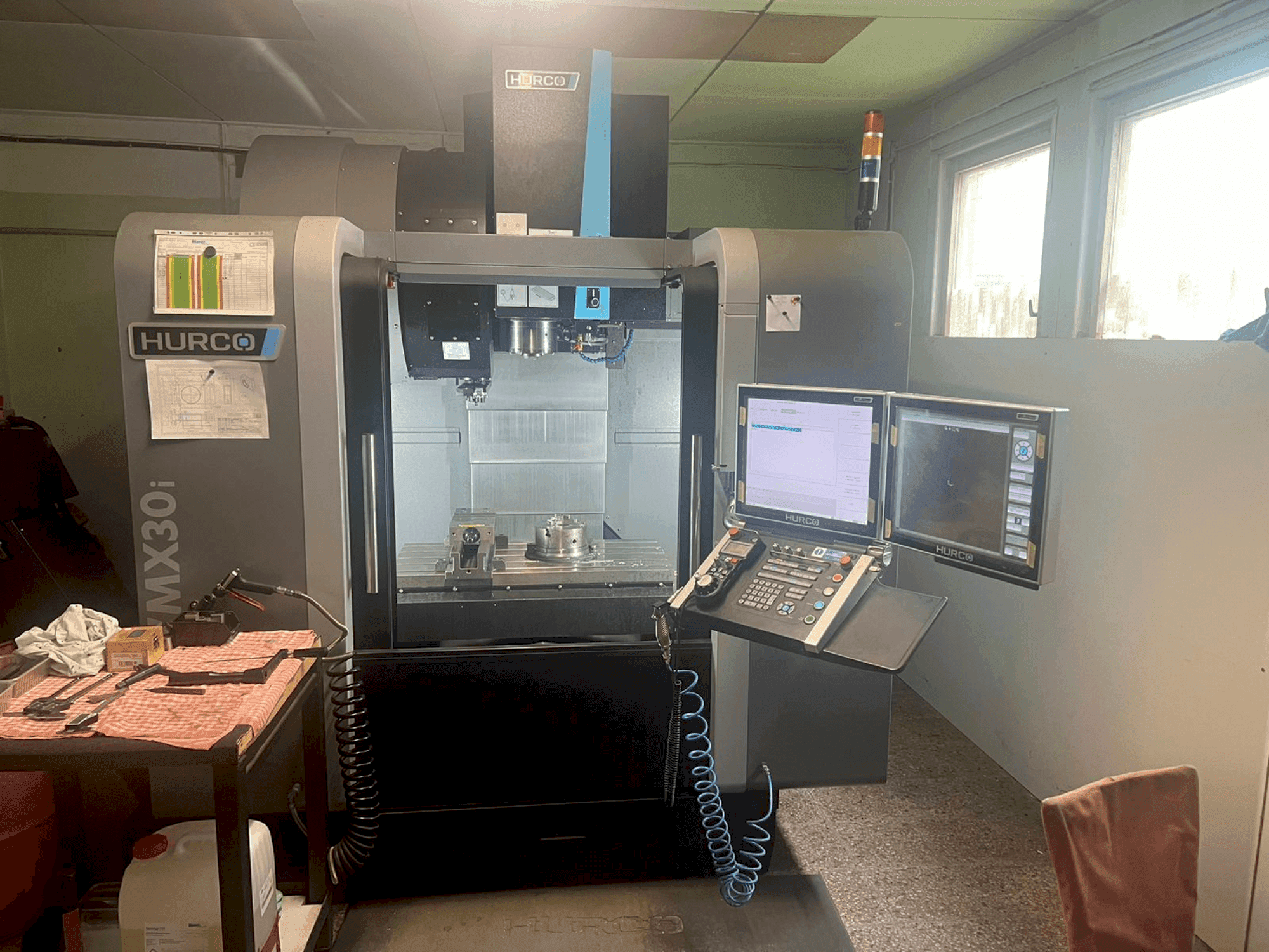 A Hurco VMX30i gép elölnézete