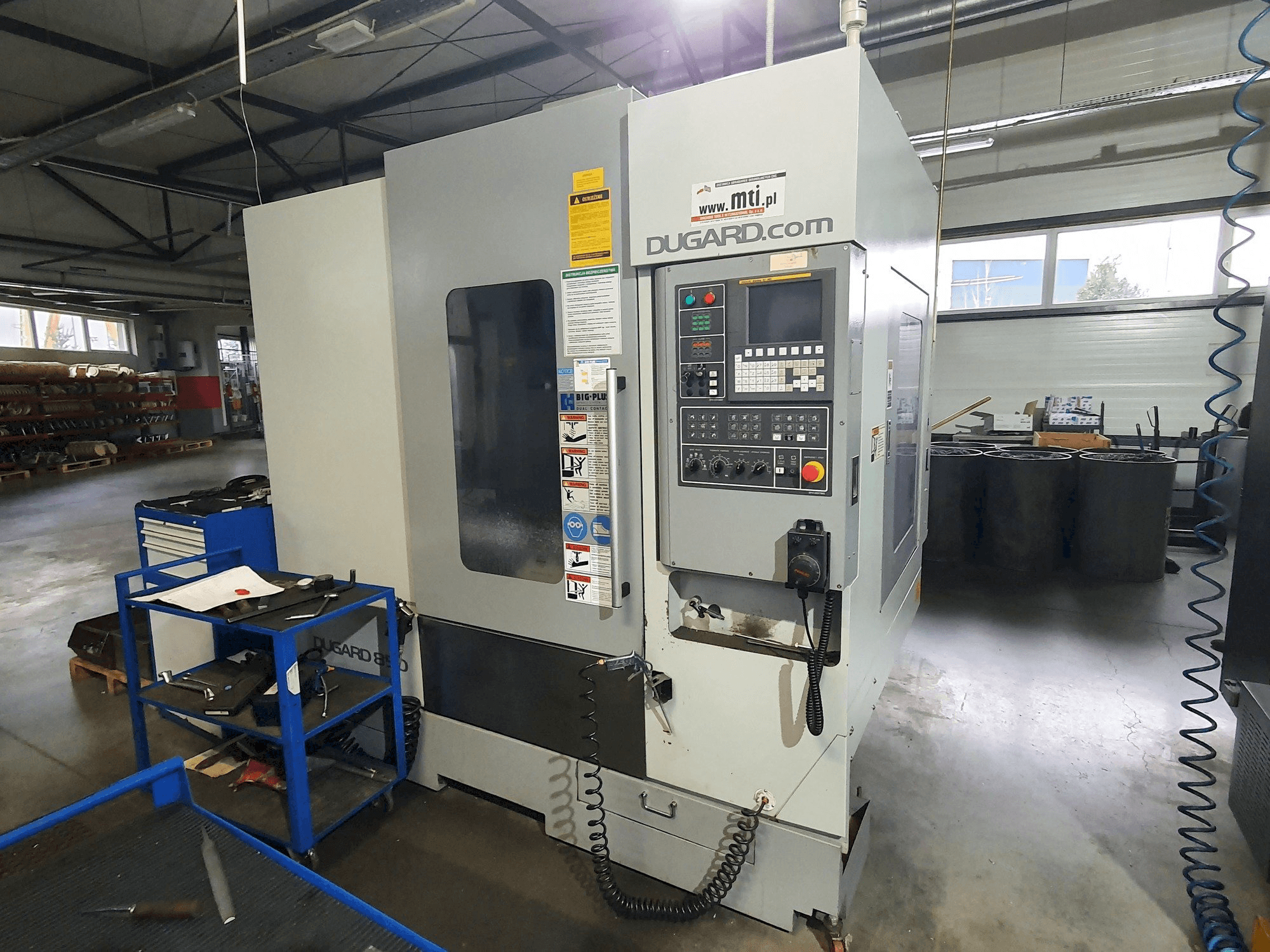A Dugard 850 VMC gép elölnézete