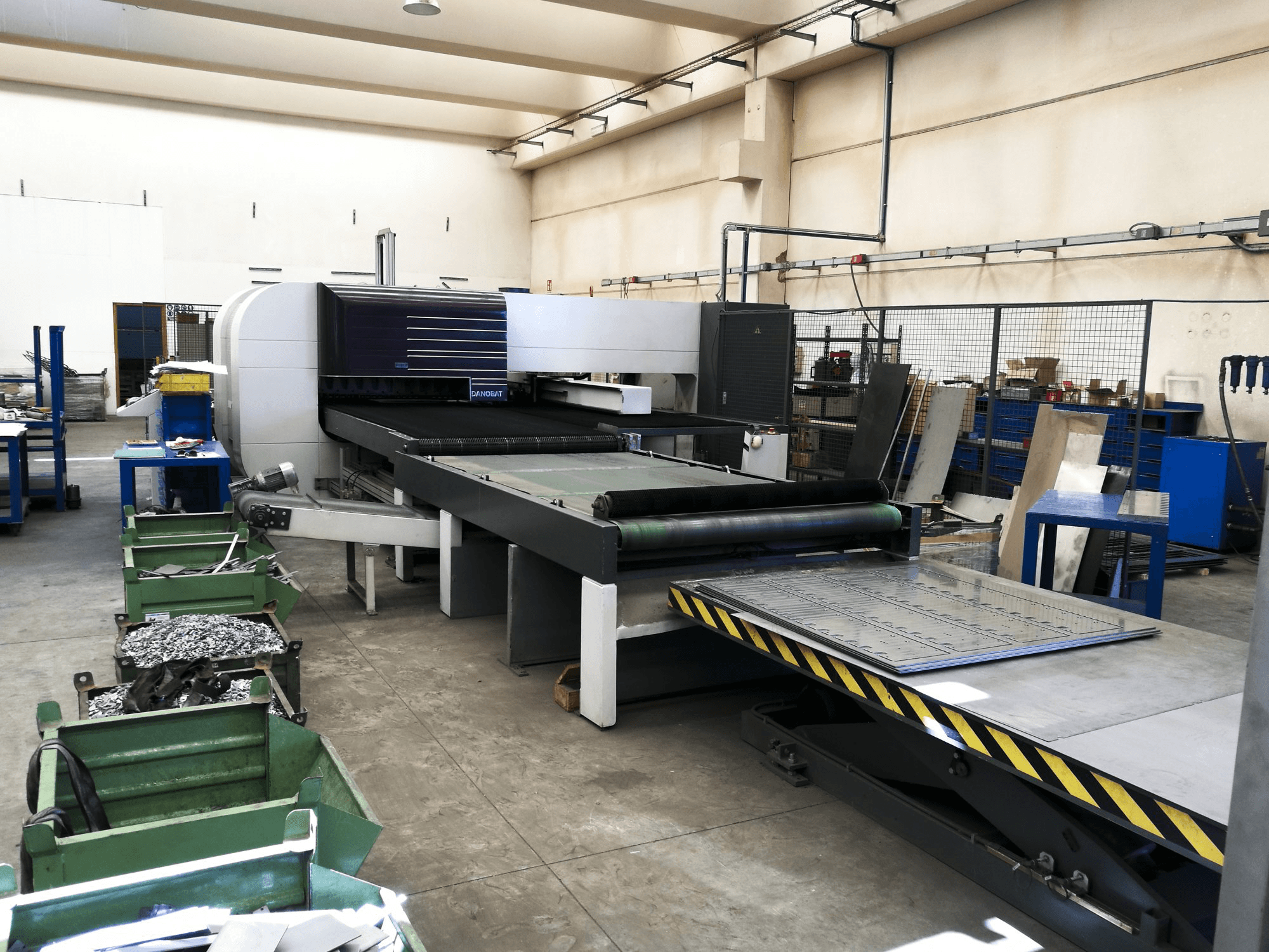 A DANOBAT Cupra 30 gép bal oldali nézete