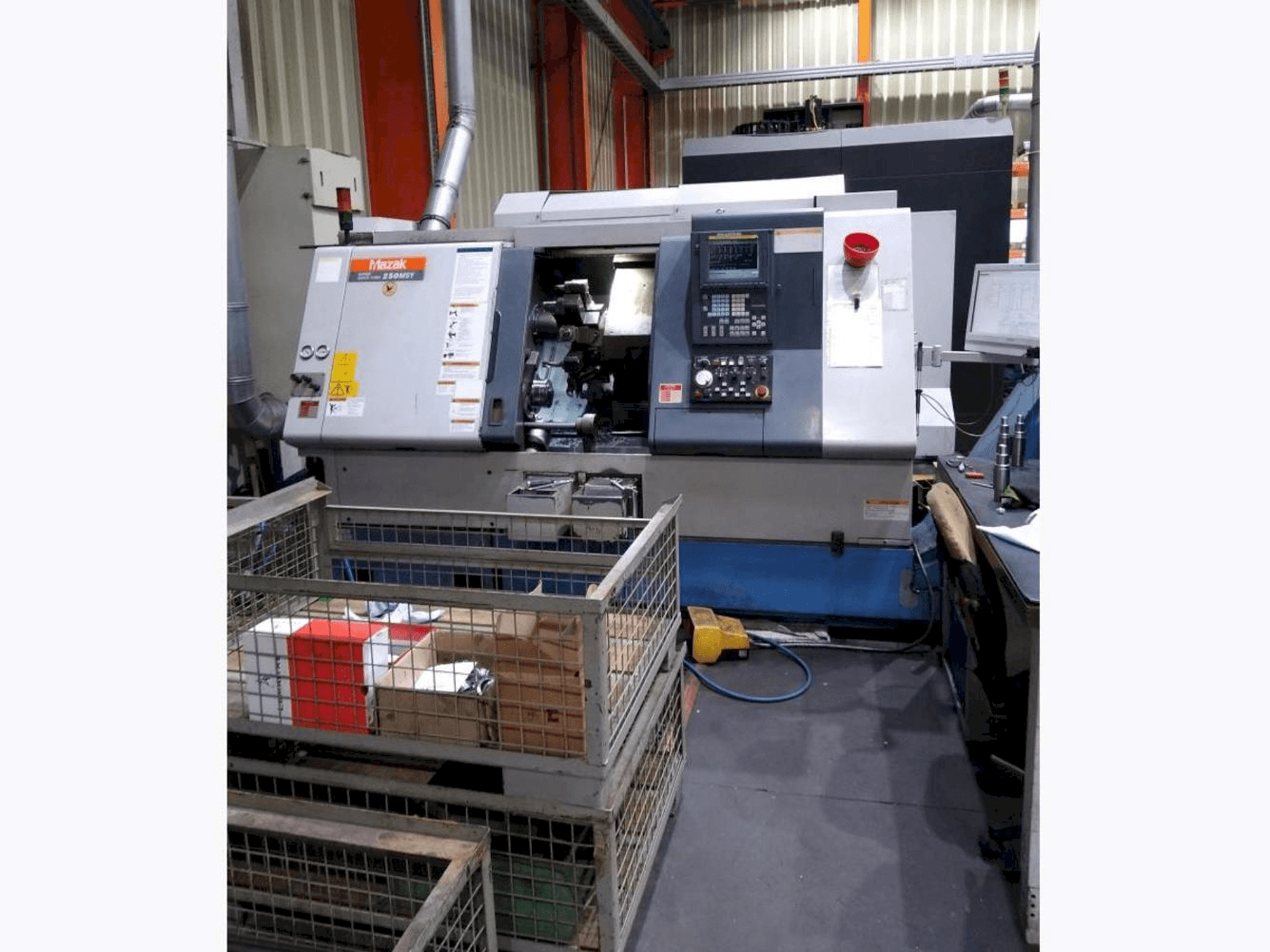 A Mazak SQT-250 MSY gép elölnézete
