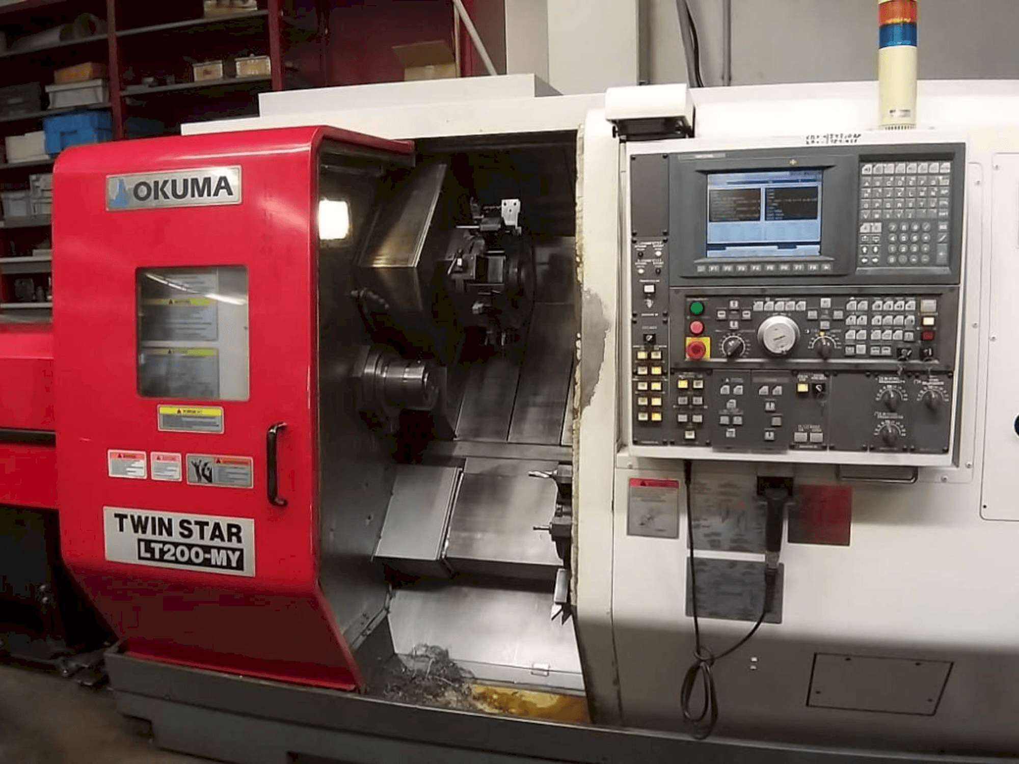 A Okuma Twin Star LT200-MY gép elölnézete