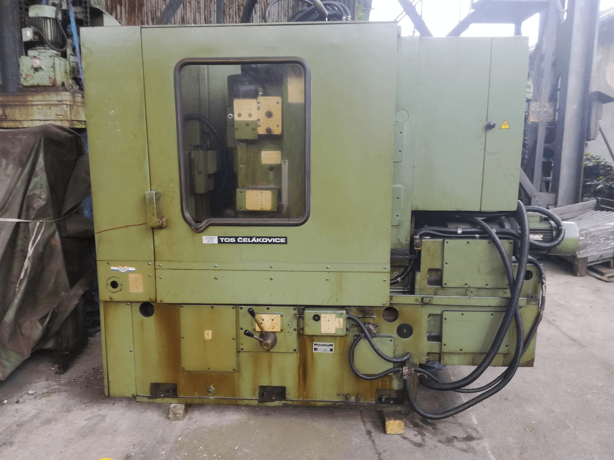 A TOS OHA 16B gép elölnézete