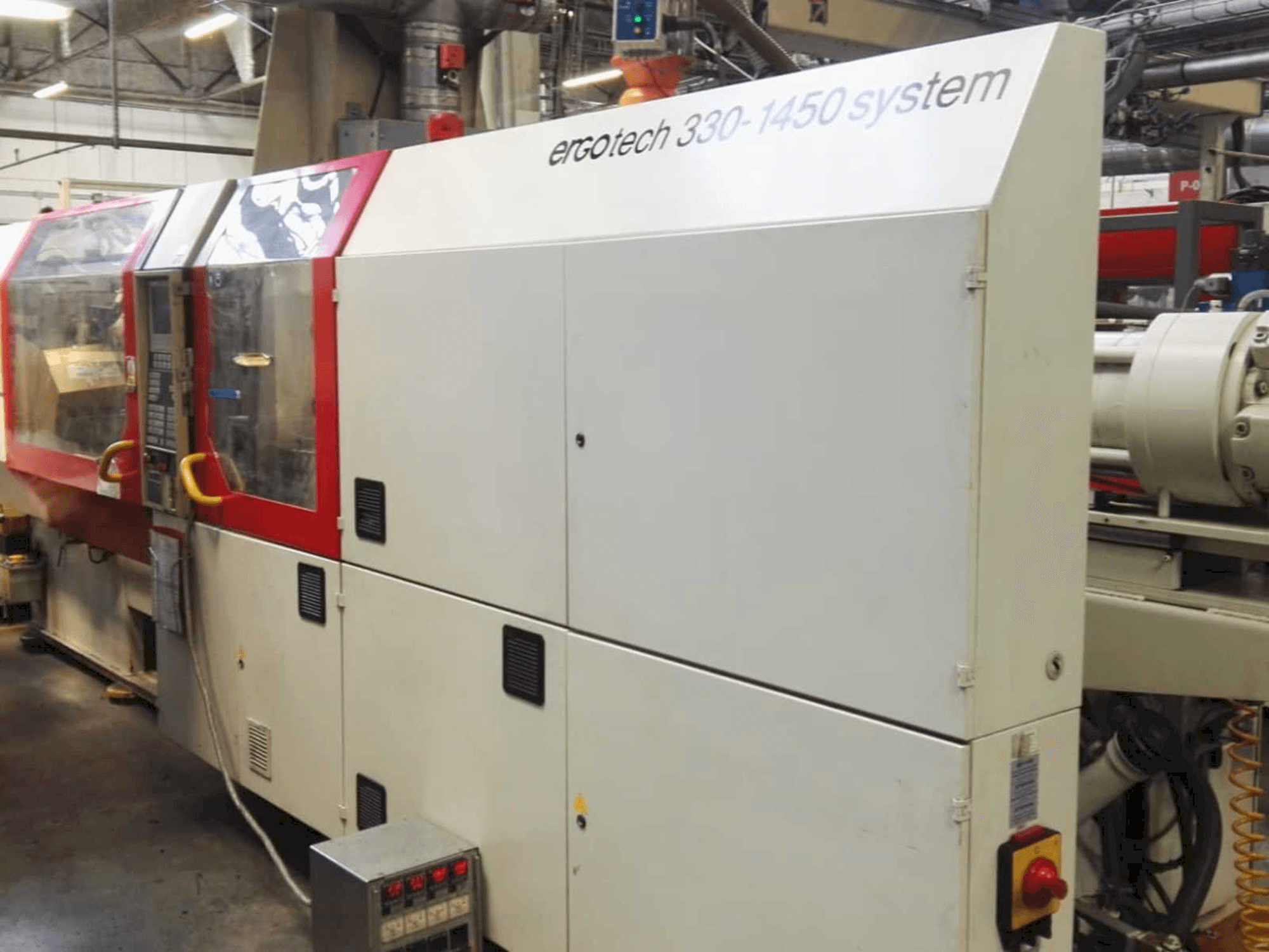 A DEMAG Ergotech 330-1450 system gép elölnézete