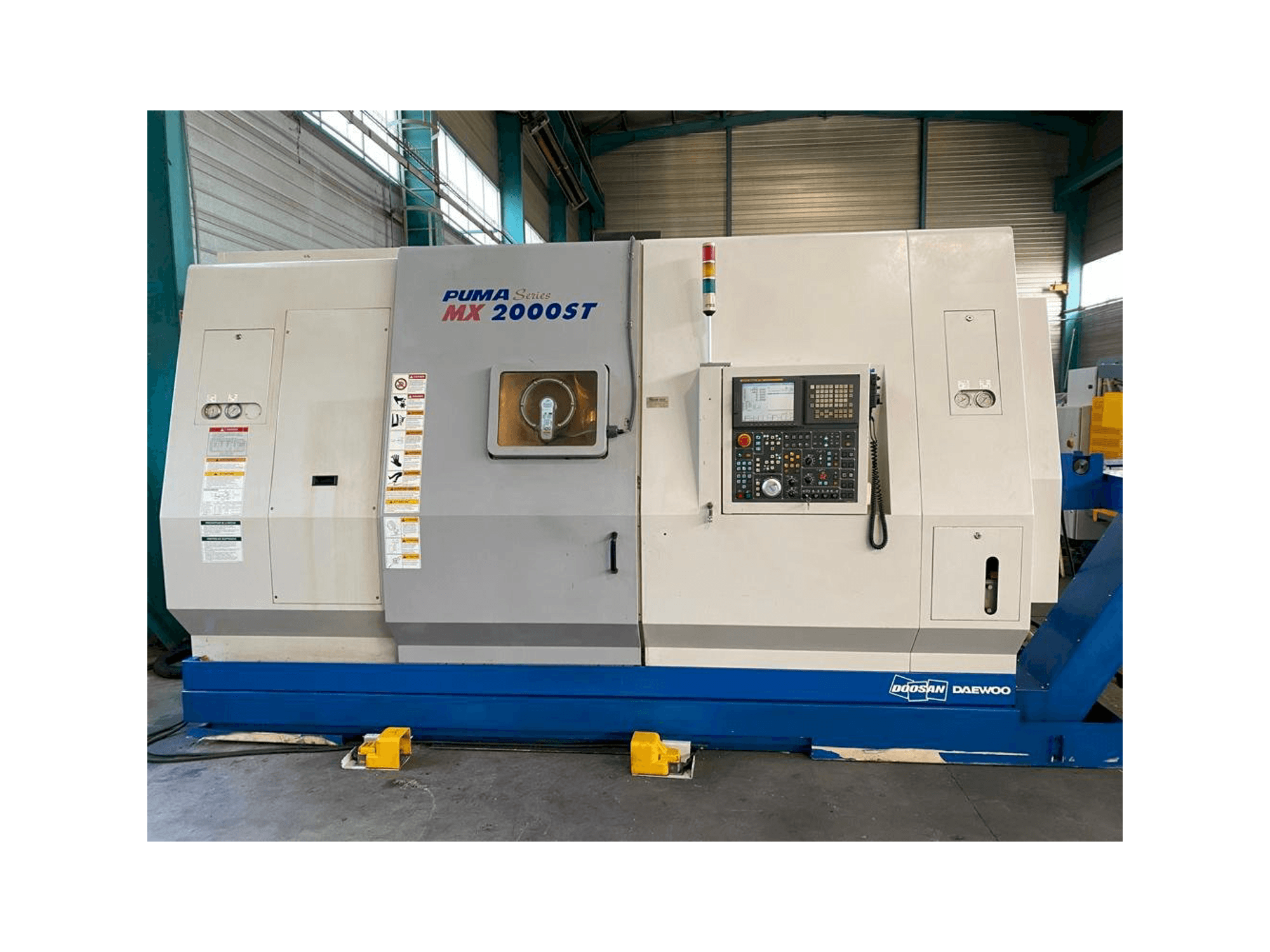 A Doosan PUMA MX 2000 ST gép elölnézete