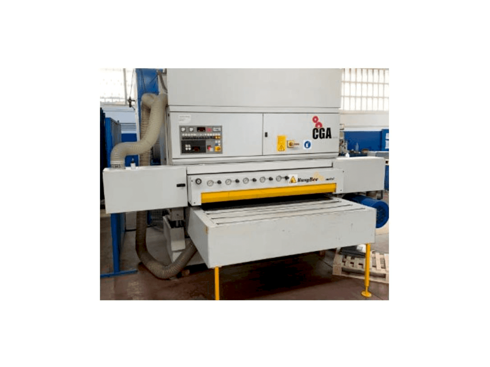 A CGA BUSY BEE 1600/33-2020 gép elölnézete