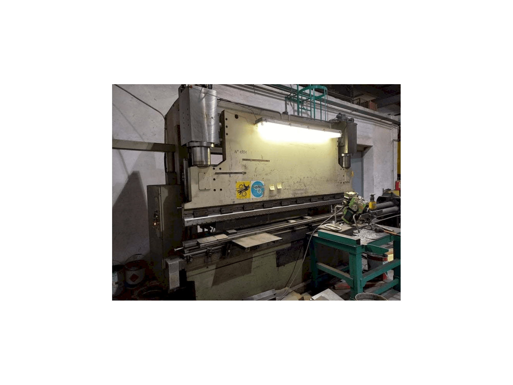 A DONEWELL HP3B gép elölnézete