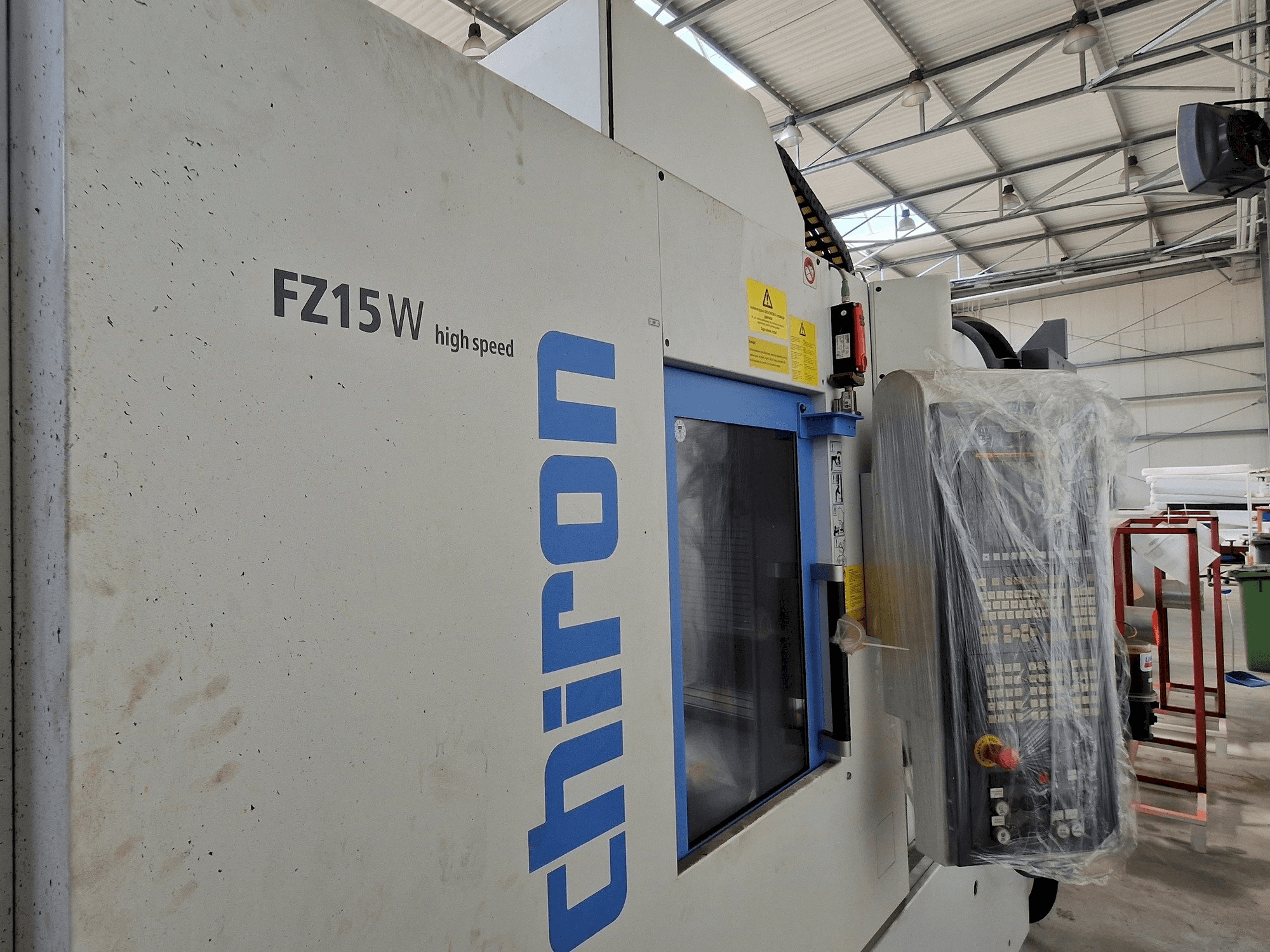 A CHIRON FZ15 W HS gép oldalnézete